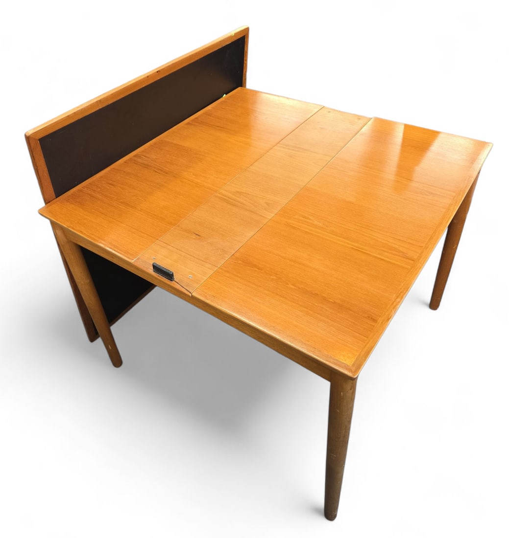 Danish Teak Mid-Century Modern Table. (1 of 5)
