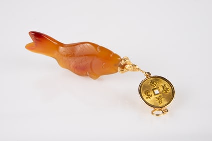 Chinese 18K & 14K Gold Carved Agate Fish Pendant.
