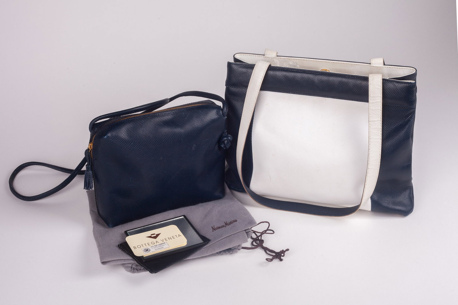 Lot of 2 Bottega Veneta Leather Handbags. (1 of 7)