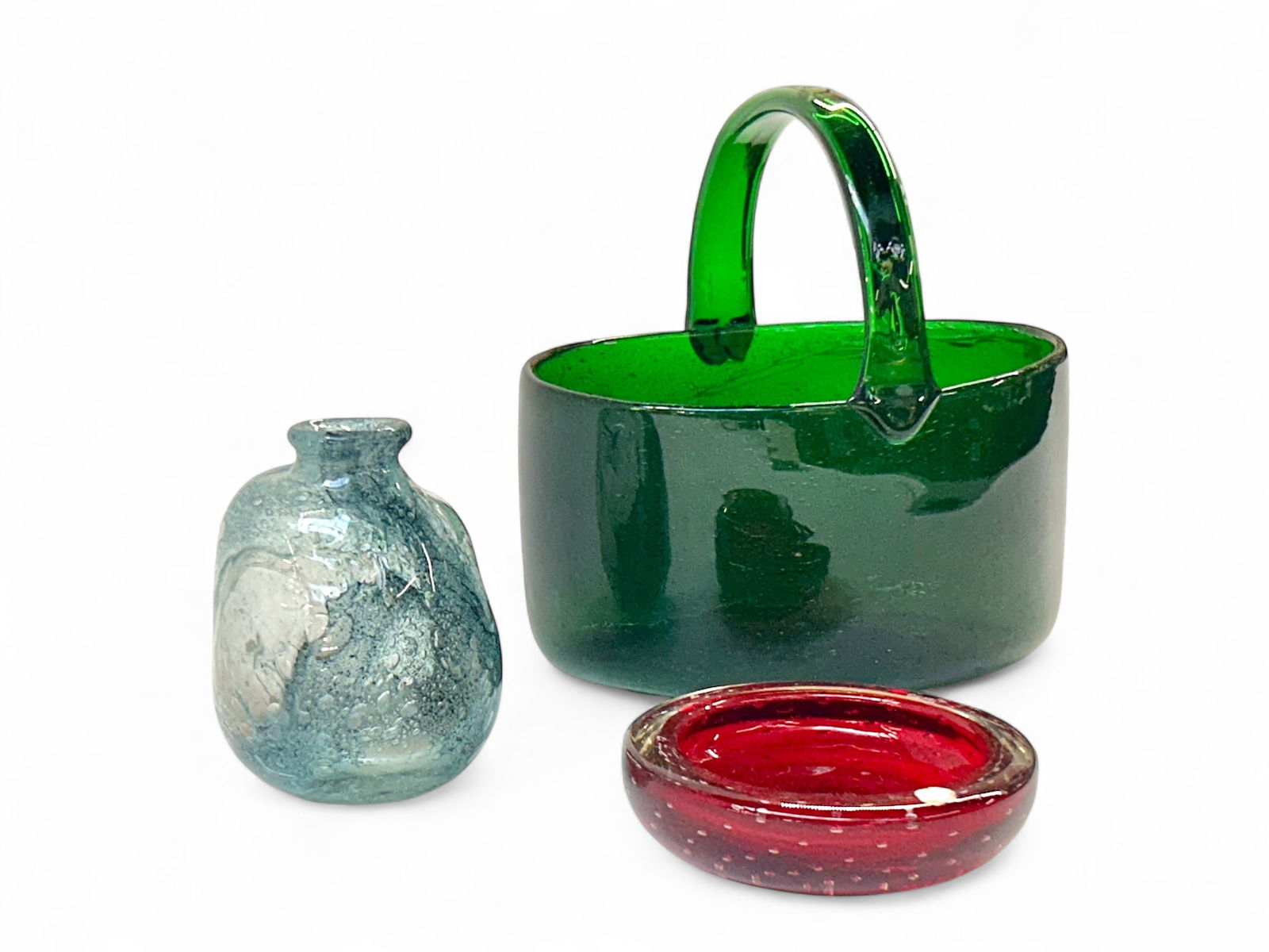 Lot: Art Glass, inc. Kaj Franck Nuutajarvi Notsjo.: The lot contains 3 art glass items. First, there is a green glass basket bowl signed Nuutajarvi Notsjo on the underside. The Sargasso glass piece is attributed to Kaj Franck. Next, there is an English