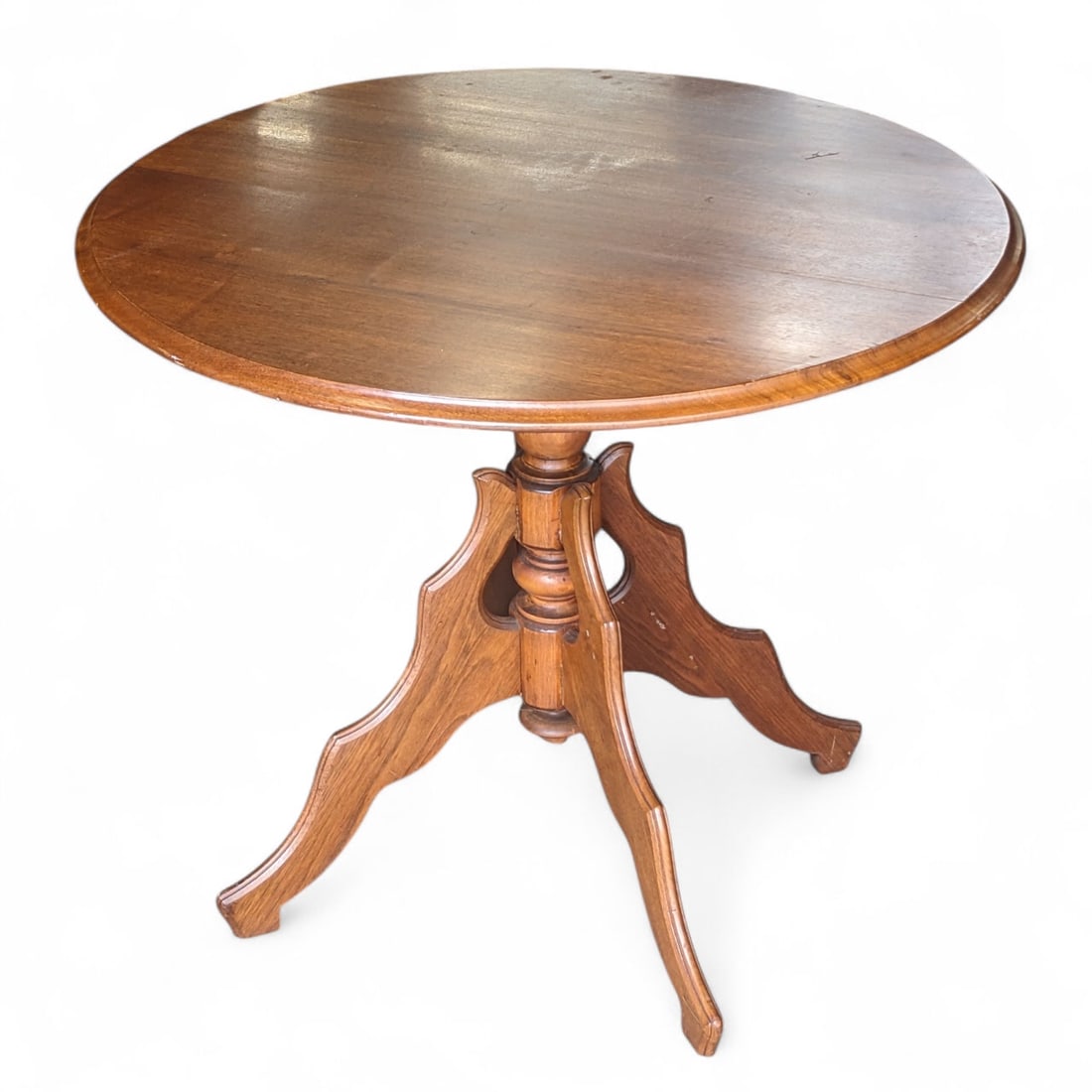 Victorian Walnut Round Table. (1 of 2)