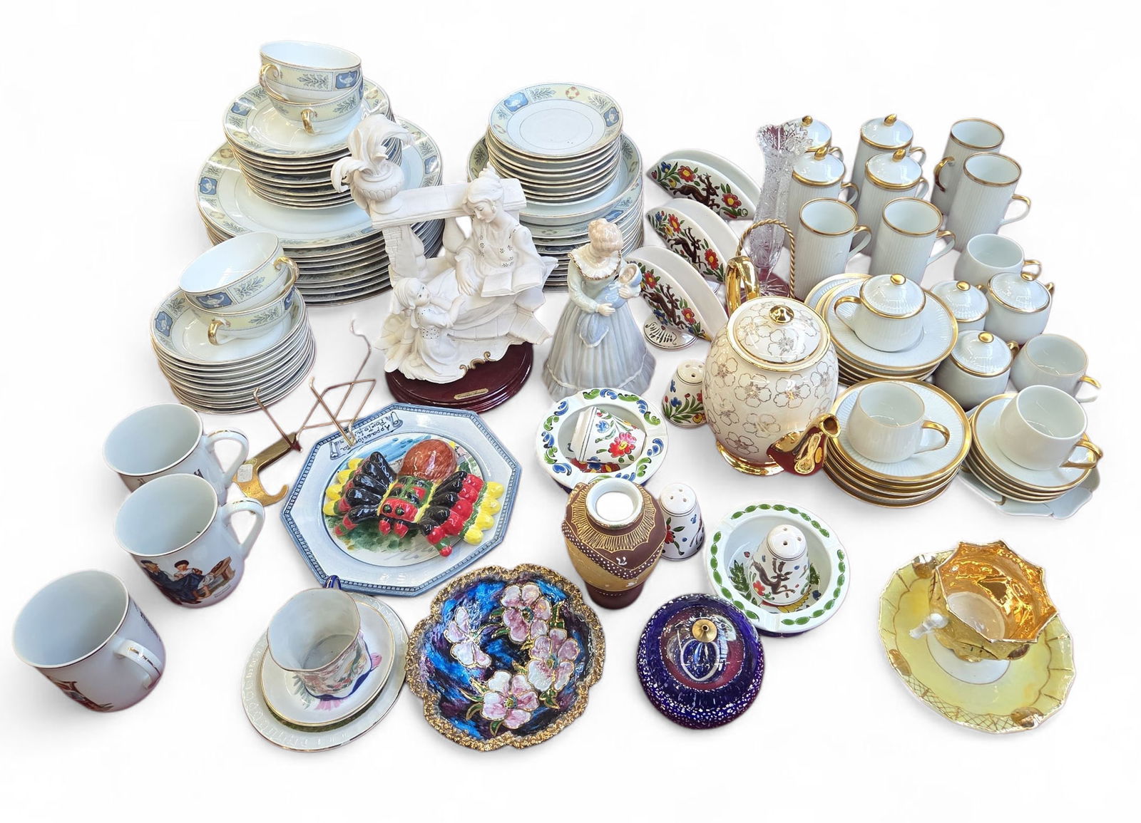 Lot: Fitz & Floyd, Louise Arnaud Limoges, Armani. (1 of 4)