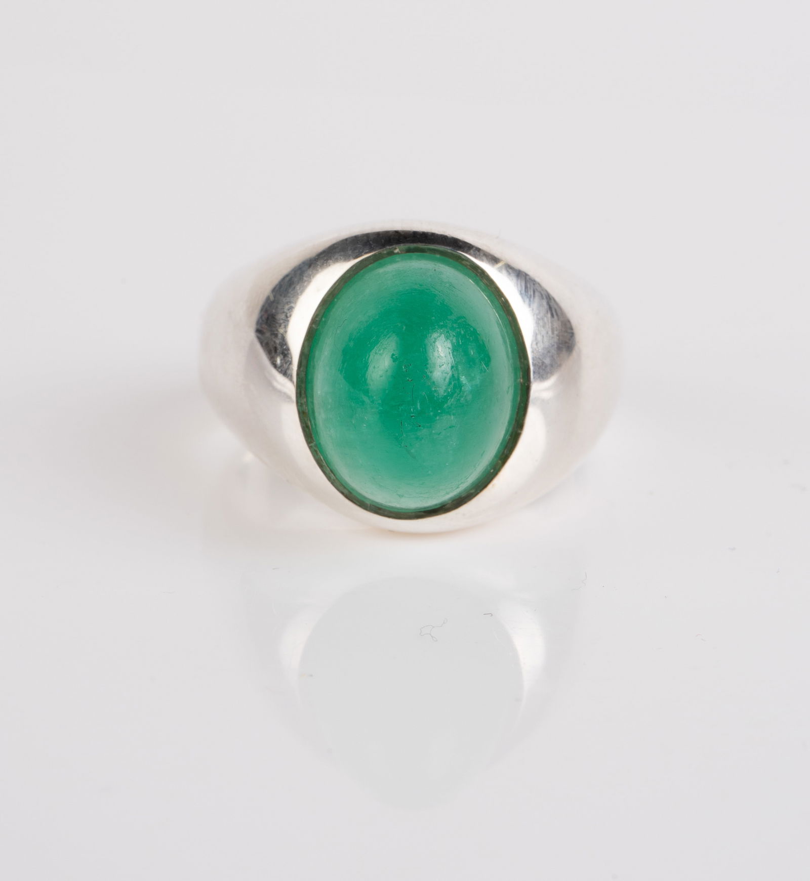 Silver Ring w/ Large Columbian Emerald Cabochon. (1 of 4)