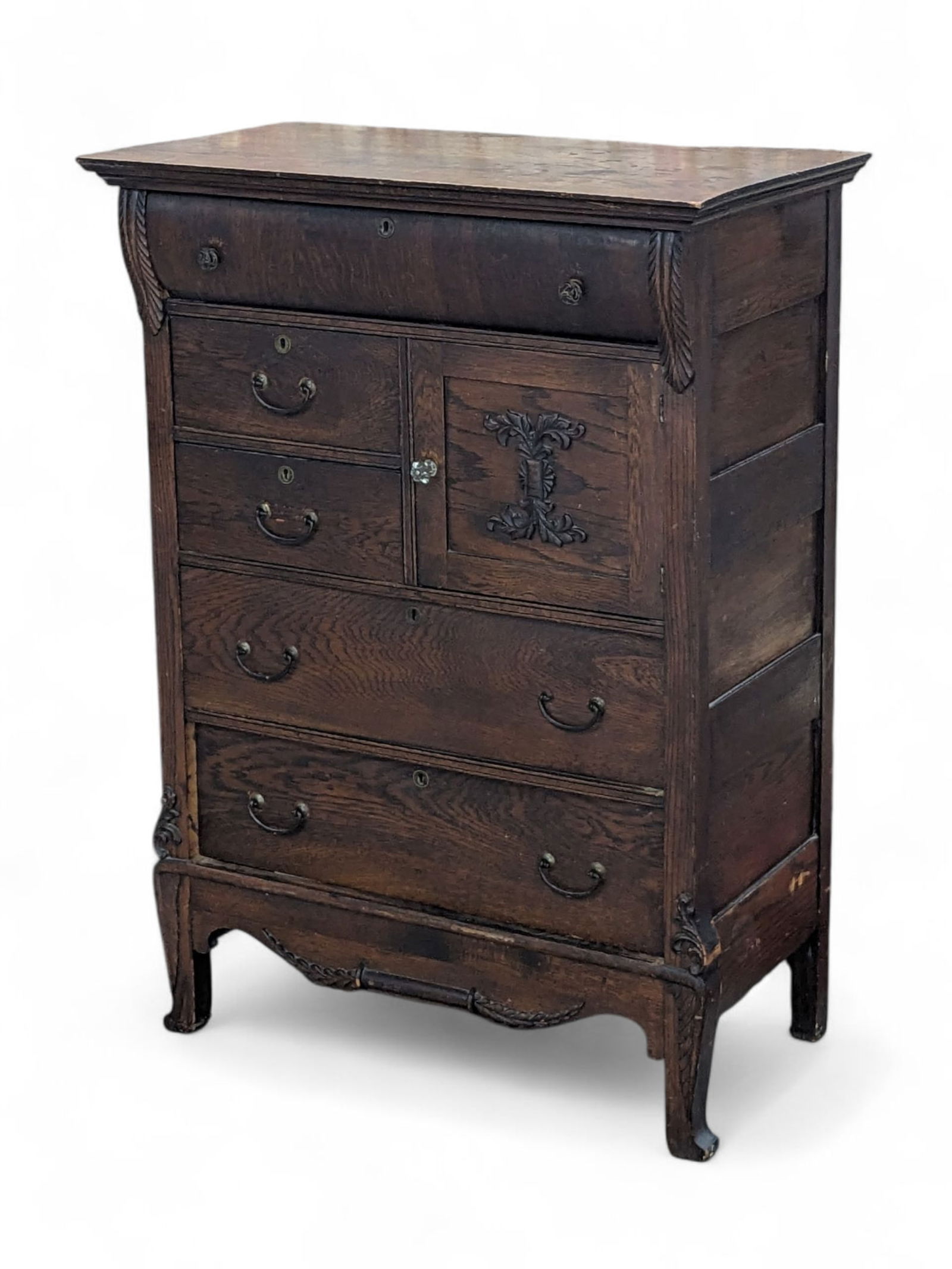 Carved Oak Chest of Drawers. (1 of 1)