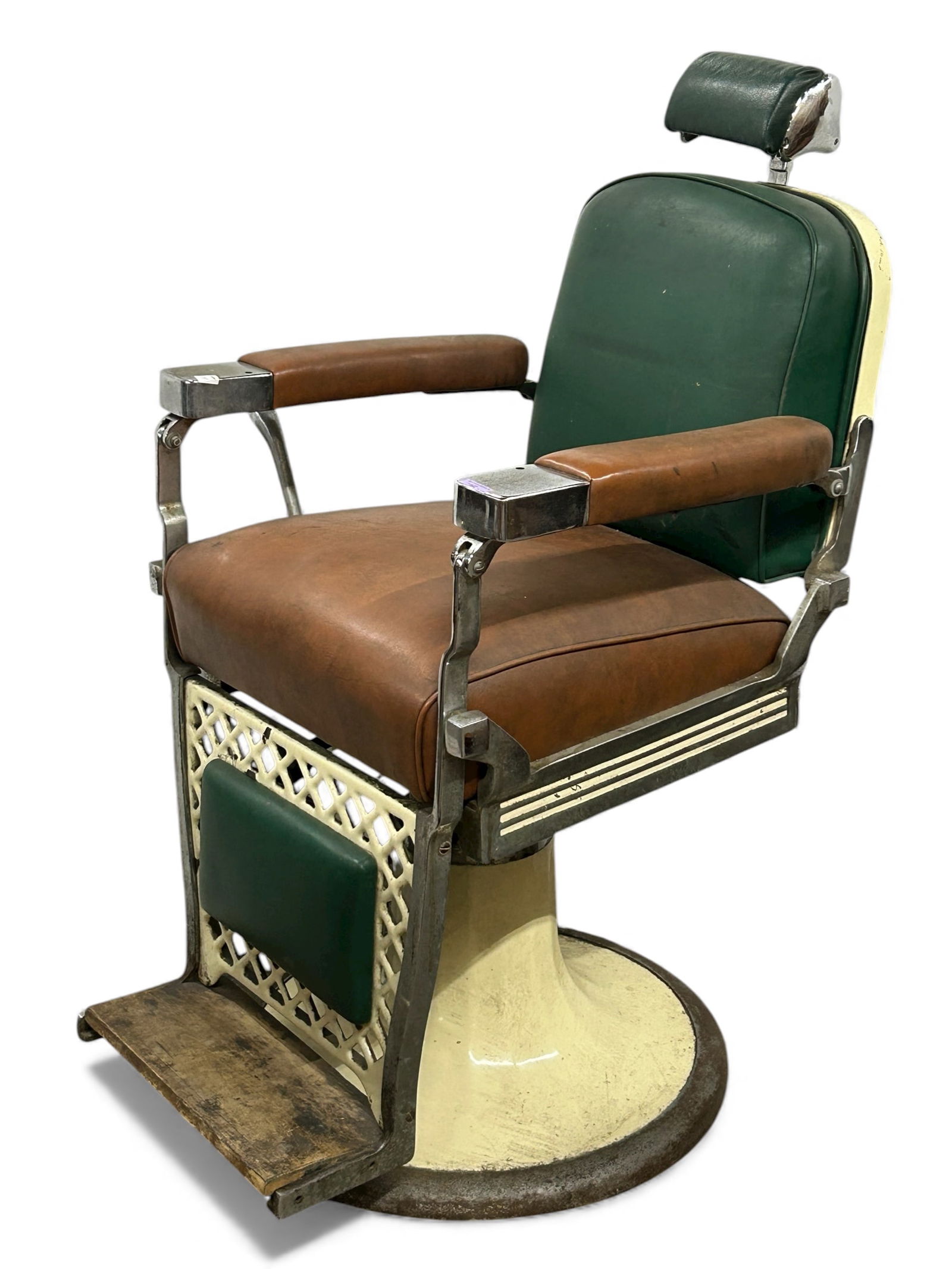 Antique Kochs Barber Chair. (1 of 7)
