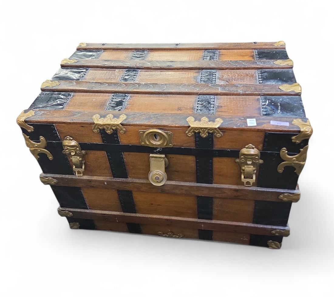 Antique Slat Wood Trunk. (1 of 2)