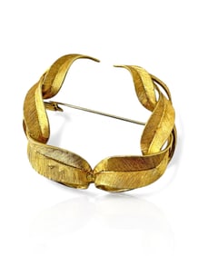 18K Yellow Gold Wreath Brooch.
