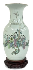 Old Chinese Porcelain Famille Rose Vase w/ Stand.