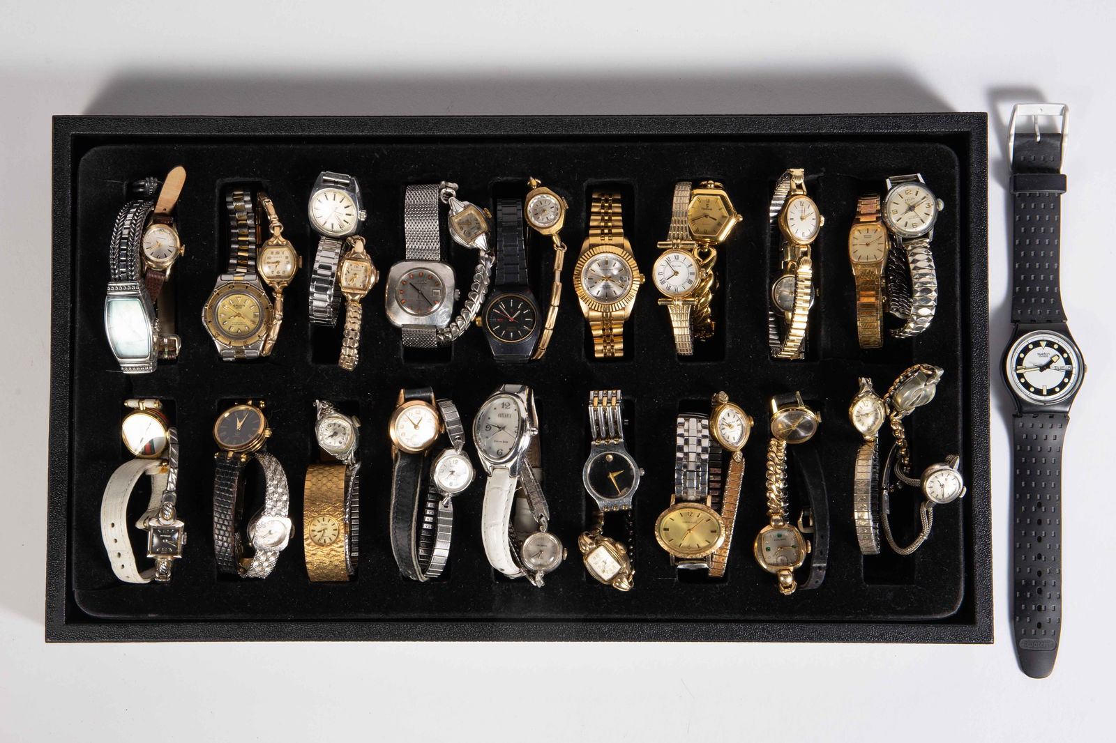 Vintage Ladies' Watches - Elgin, Wittnauer, Gucci.: The lot contains 37 watches, most of them vintage. The watches included are two Gucci, Wittnauer 10K.G.F., Oris 7 jewels, Pedre 17 jewels, Waltham 17 jewels, Vetta 17 jewels, Westcox 17 jewels, Ecclis