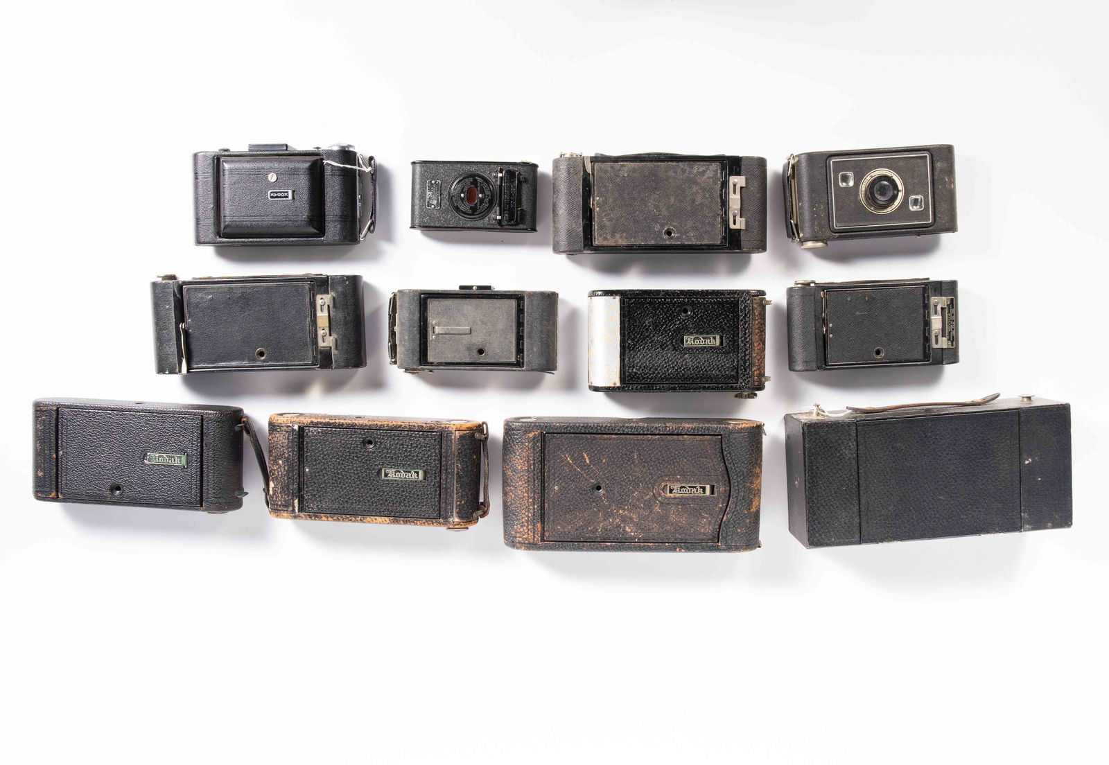 Lot of a Dozen Folding Kodak Cameras. (1 of 6)