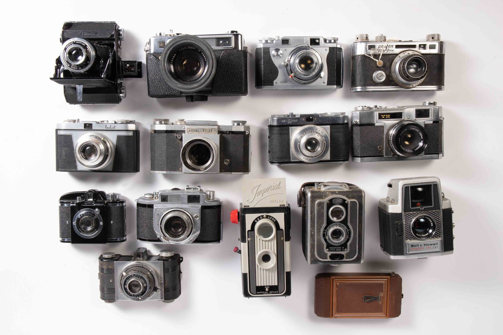 Lot of Assorted Vintage Film Cameras. (1 of 12)