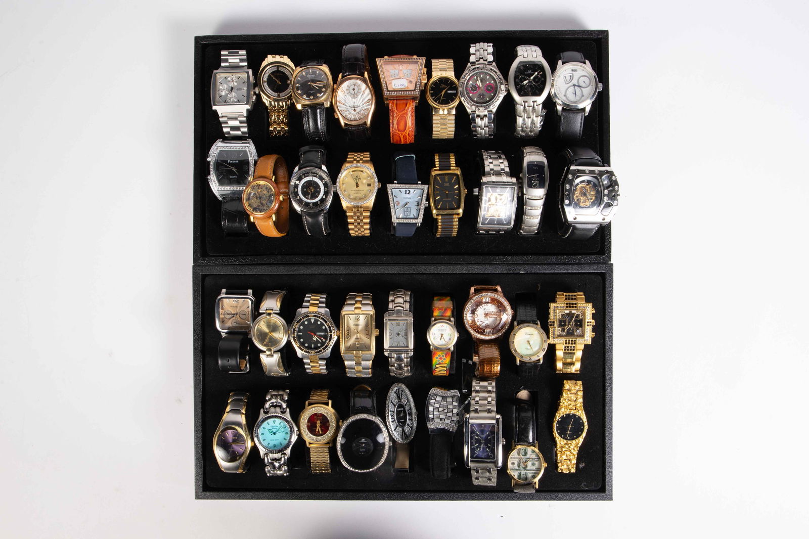 36 Mostly Quartz Wristwatches - Geneva, Rauan.: The lot includes Finesse, Bell & Ross, Elgin, Corum, Q&WQ, Acid, Carles Delon, Wohler, Calvin Hill, Fossil Blue, Oscar de la Renta, Techno Master with diamonds, Stuhrling, Seiko 17 jewels (ticks), Gue