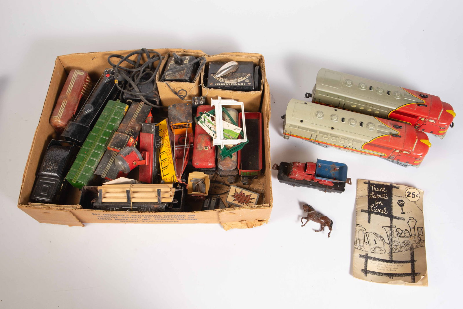 Lot of Mostly Marx HO Metal Train Cars & More. (1 of 3)