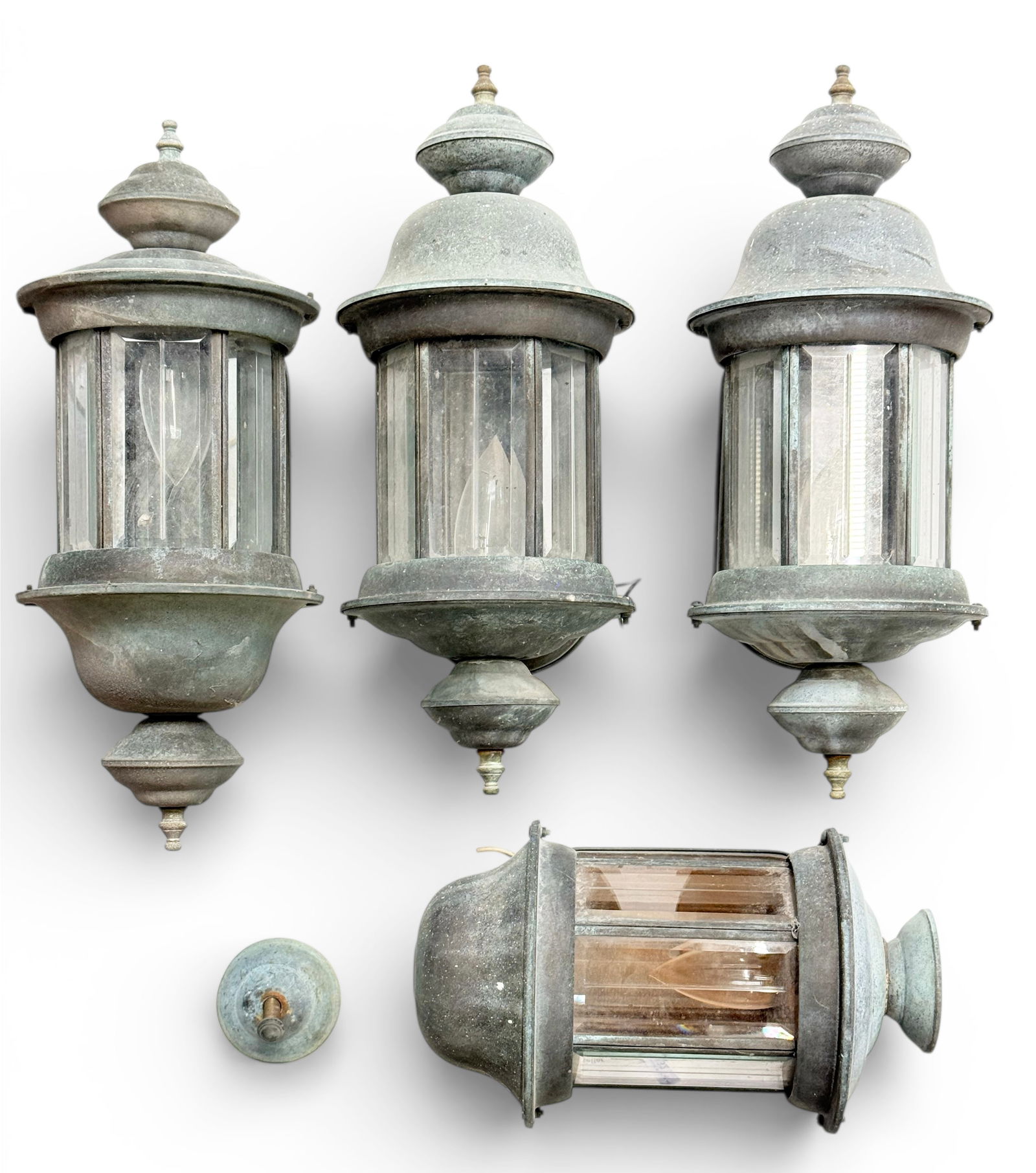 4 Vintage Style Outdoor Lantern Sconces. (1 of 1)