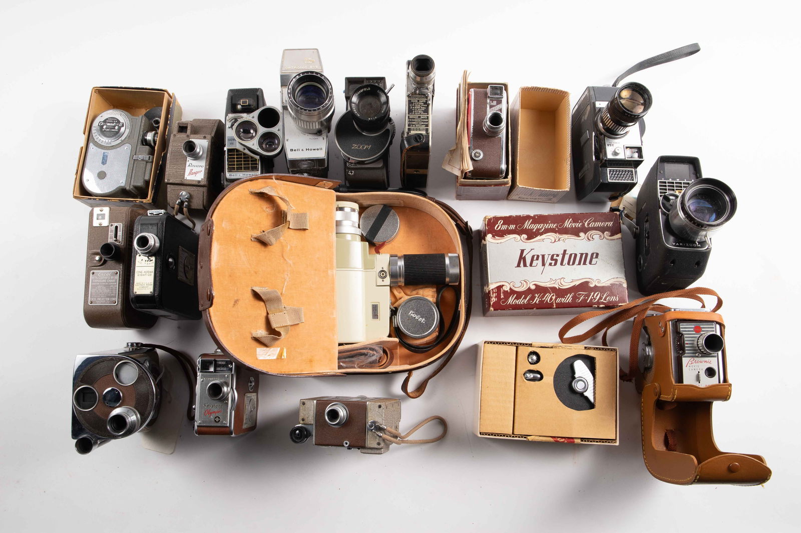 Large Lot of 8mm & 16mm Cine Film Cameras. (1 of 5)