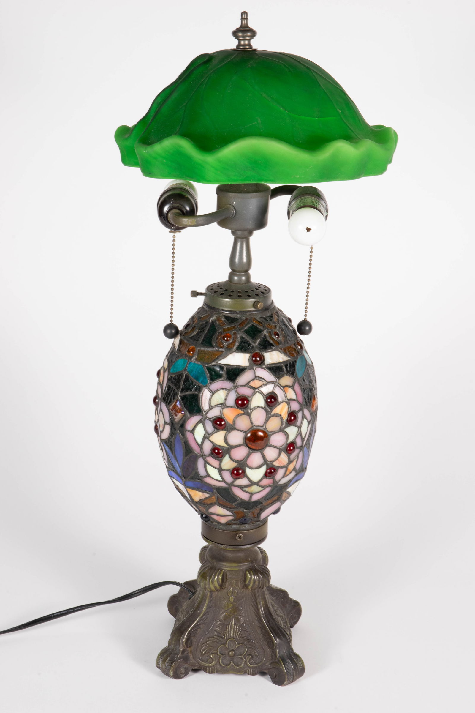 Tiffany Style Lamp w/ Stained Glass Base. (1 of 9)