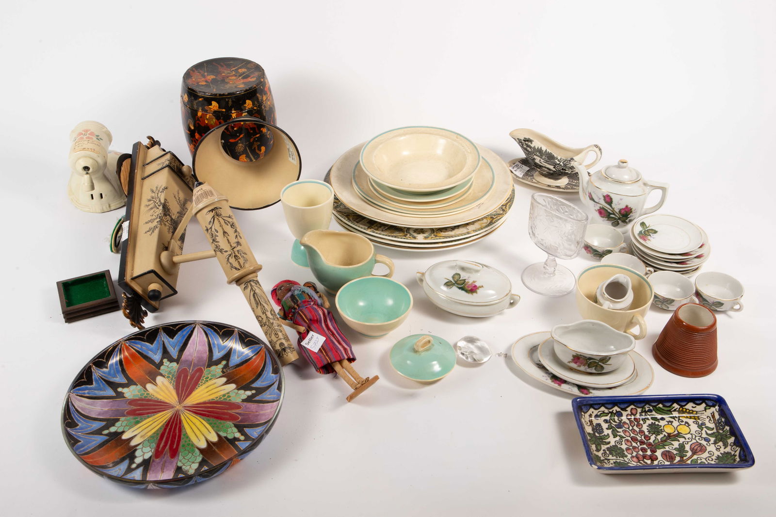 Lot: Mostly Porcelain Items - Jeanne Reeds Tole. (1 of 6)