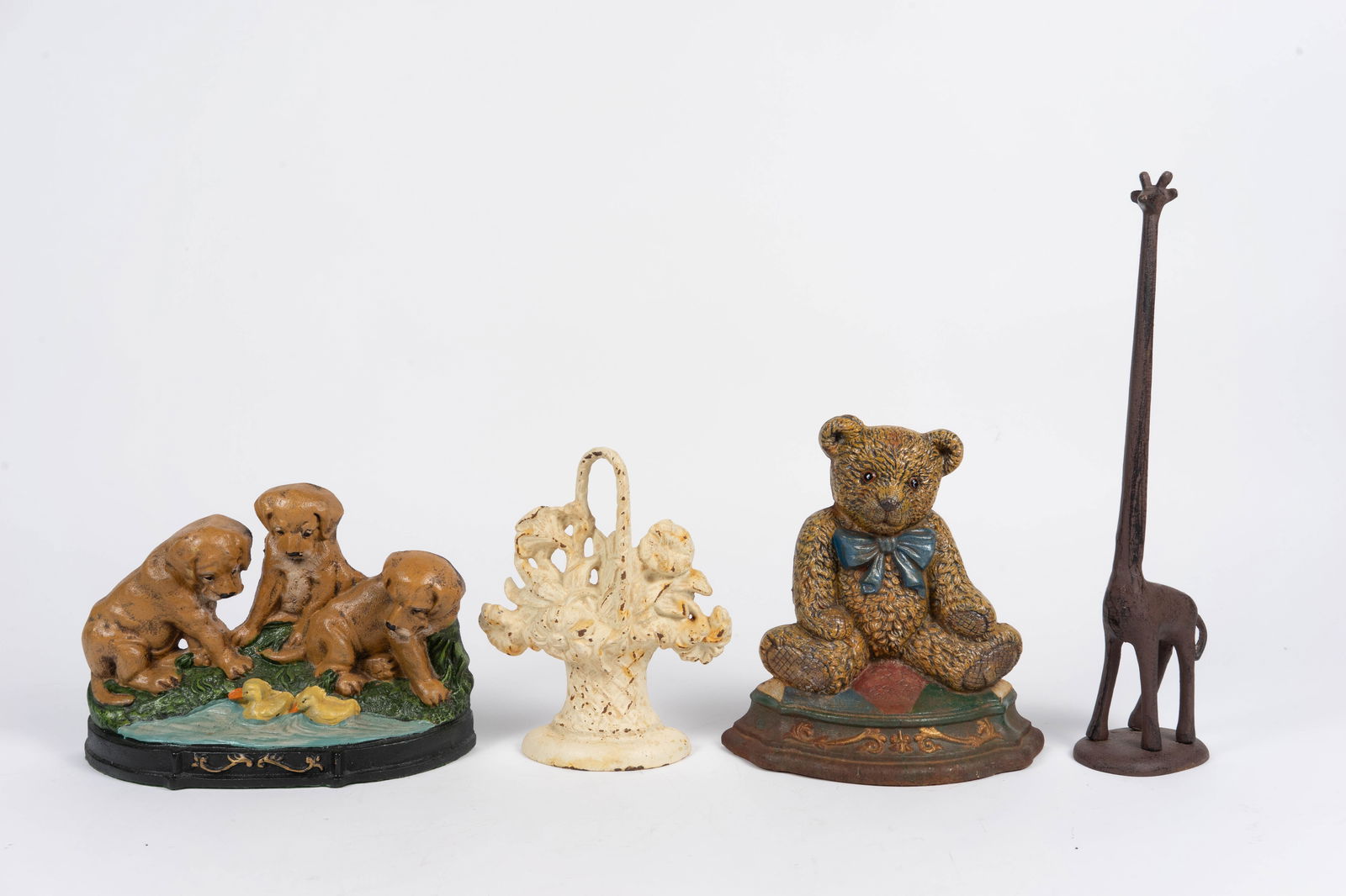 Lot: 3 Cast Iron Doorstops & Paper Towel Holder. (1 of 6)