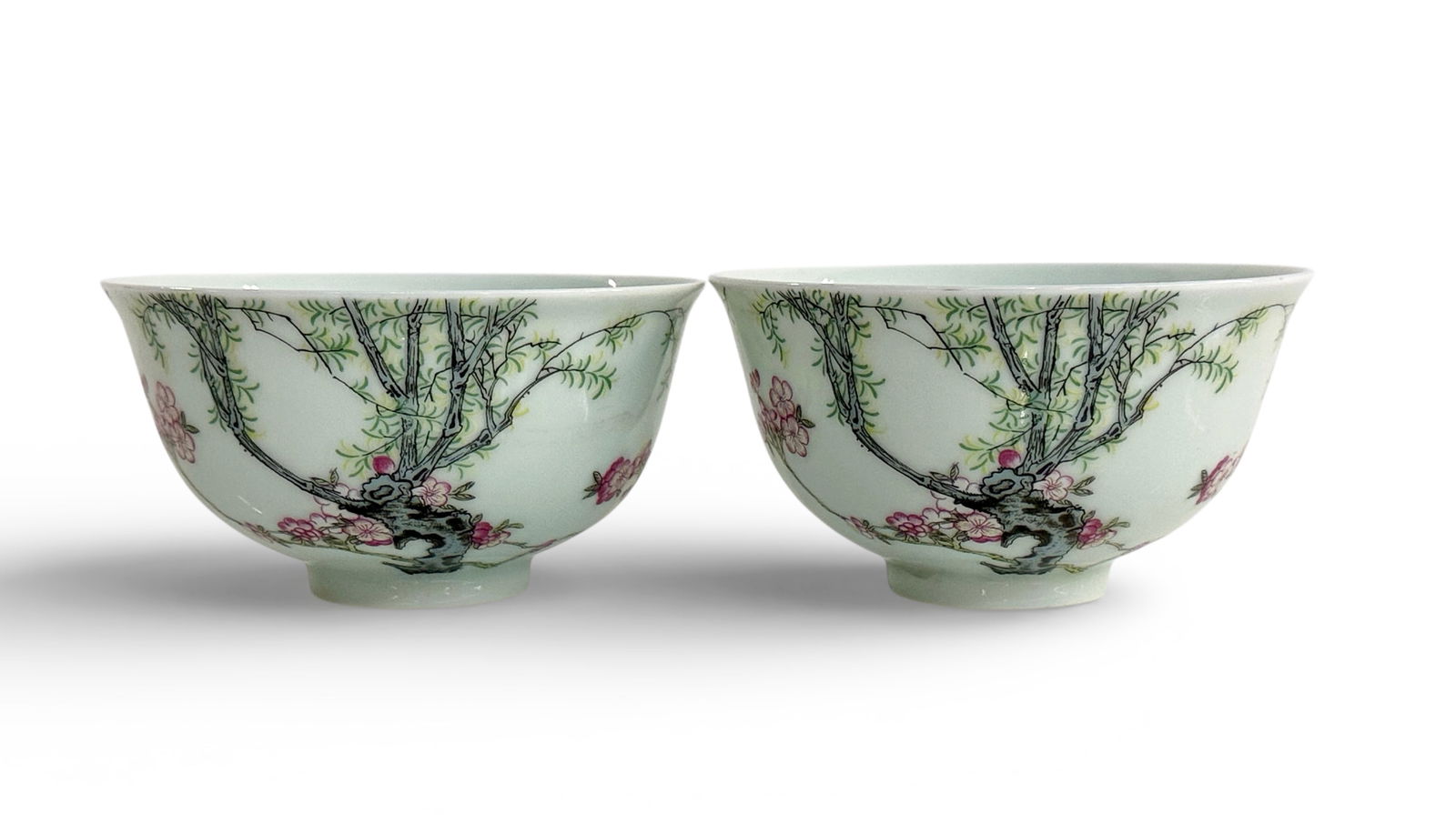 Pair of Fine Chinese Famille Rose Porcelain Bowls. (1 of 8)