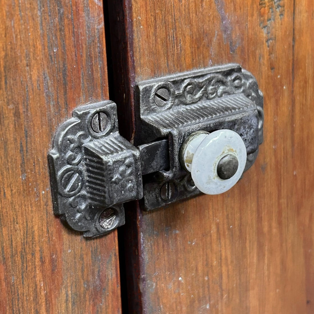 Rustic Pine Stepback Hutch. - 3