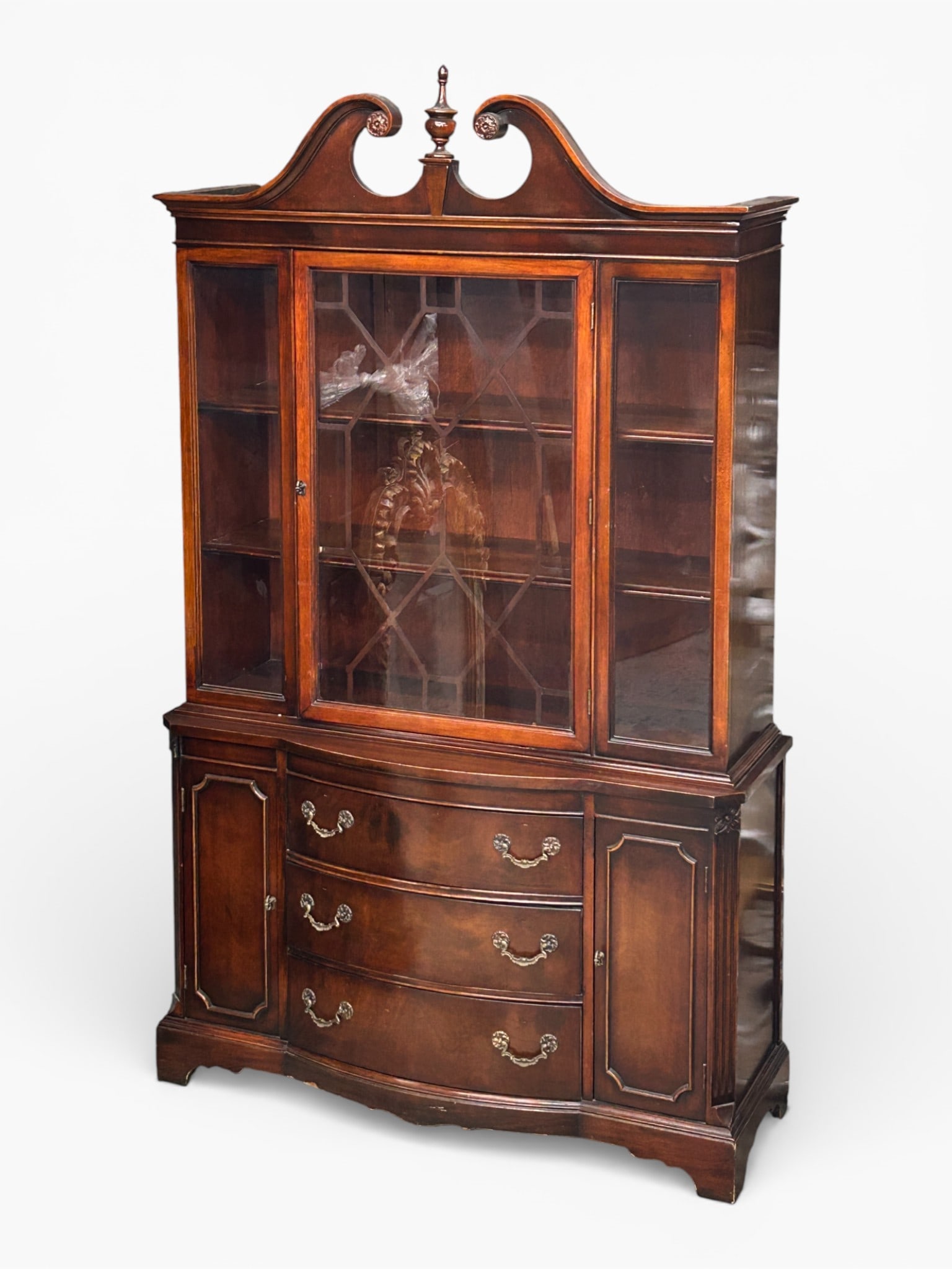 Mahogany Bow Front China Cabinet. (1 of 6)