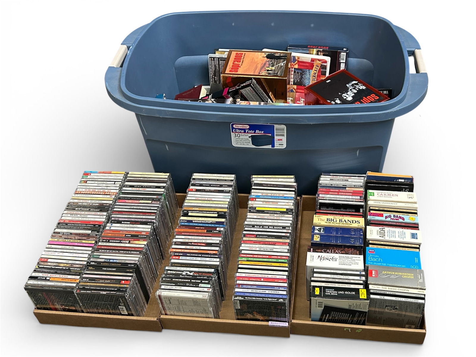 Lot of CDs, VHS, Blu Ray - Movies, Series, Music. (1 of 11)