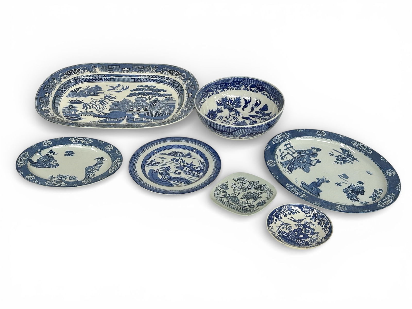 Lot of Assorted Blue & White Chinoiserie Dishes. (1 of 7)