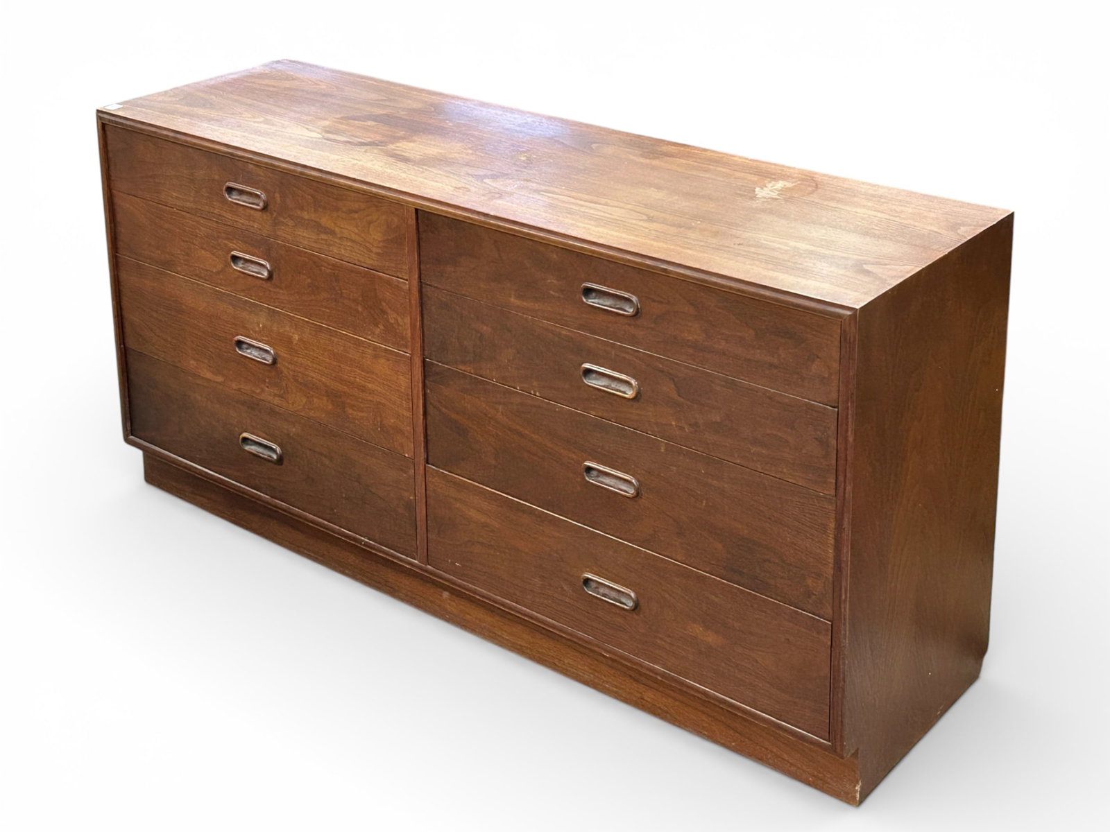 Mid Century Modern 8 Drawer Walnut Credenza. (1 of 4)