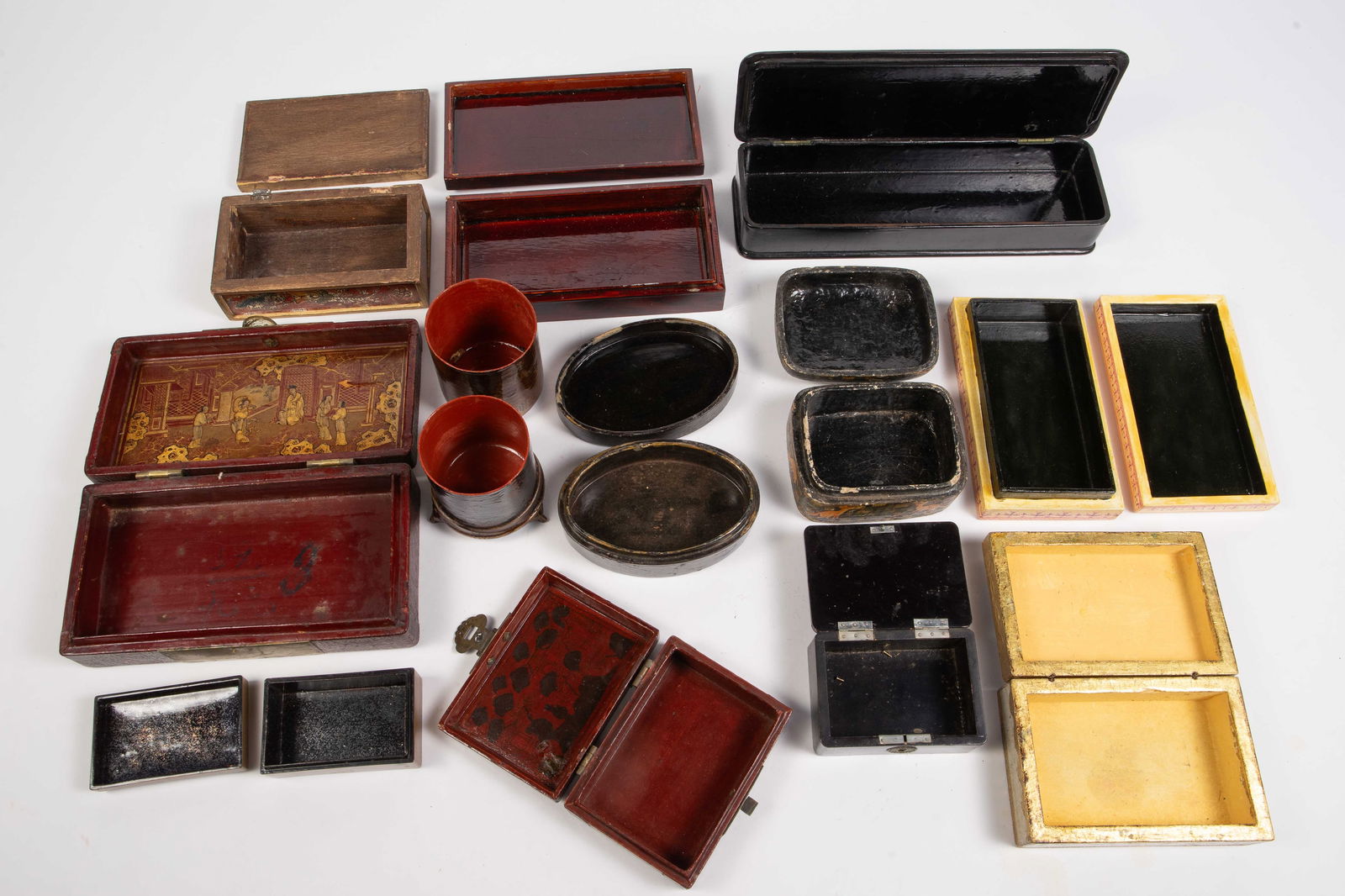 12 Artisanal Ethnographic Boxes - Lacquer - 2