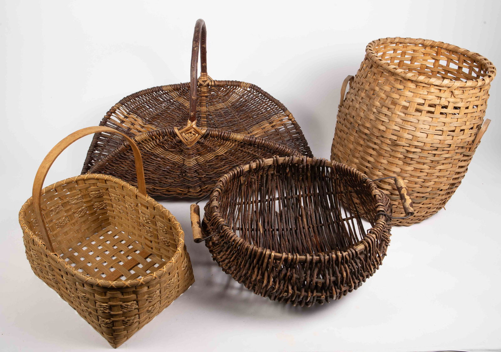 4 Large Woven Harvest Baskets - Wicker, Hamper. (1 of 6)