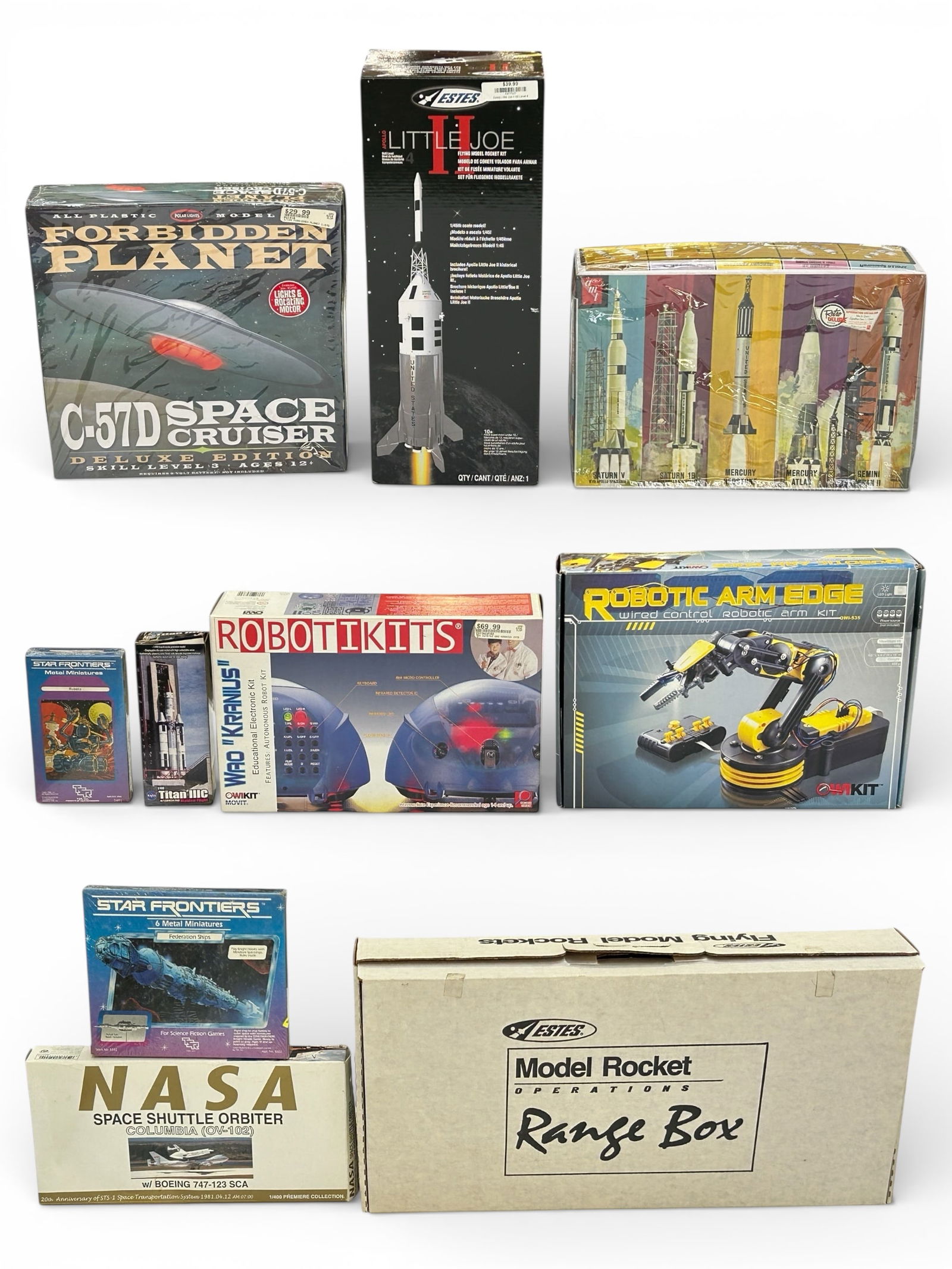 Lot of Robot and Rocket Kits, Some Sealed. (1 of 4)