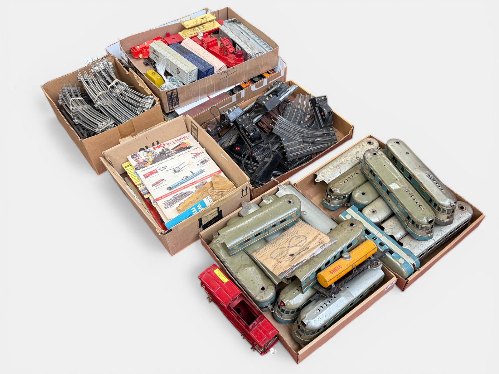 Mostly American Flyer Tin Litho Trains & Acces. (1 of 8)