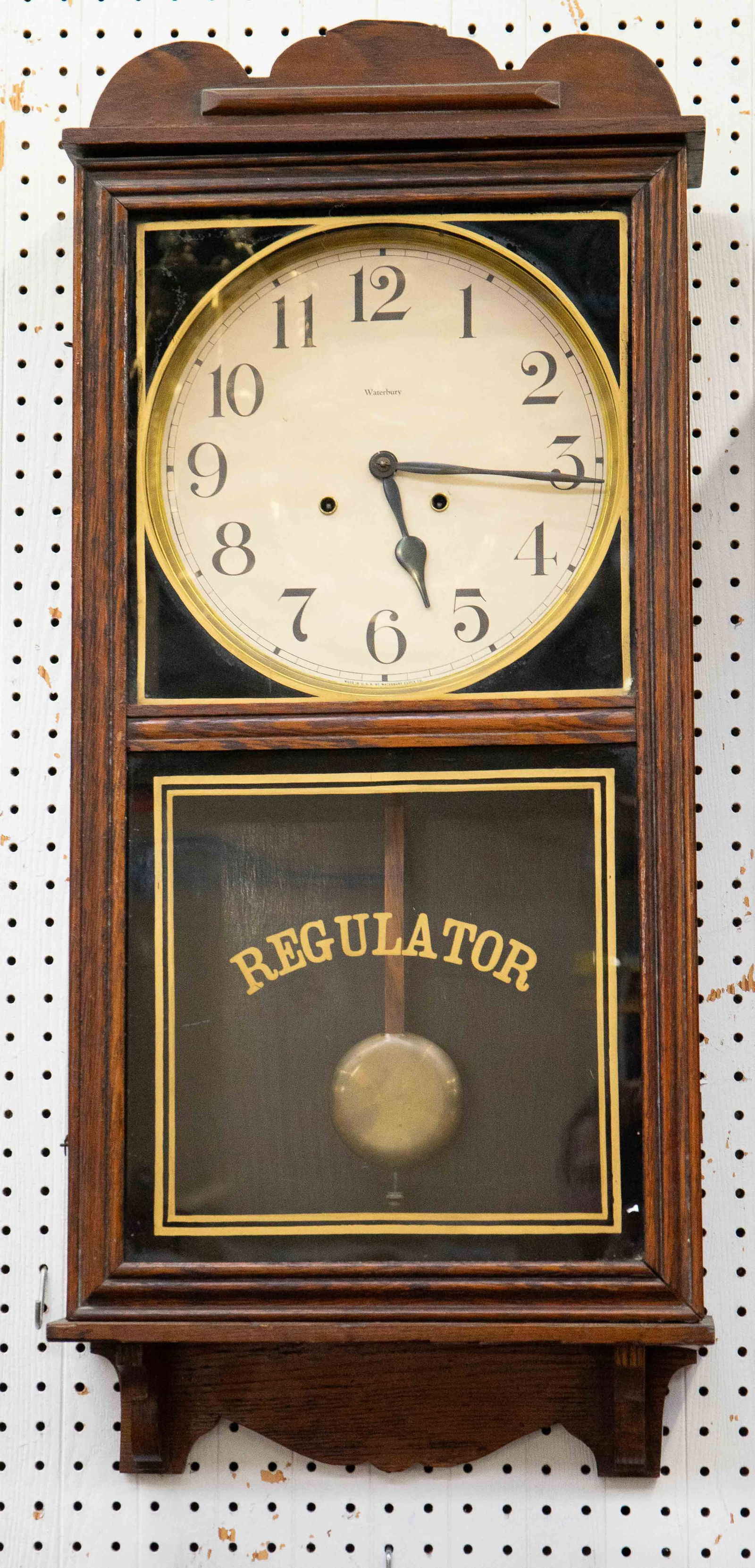 Waterbury Oak Regulator Clock. (1 of 5)