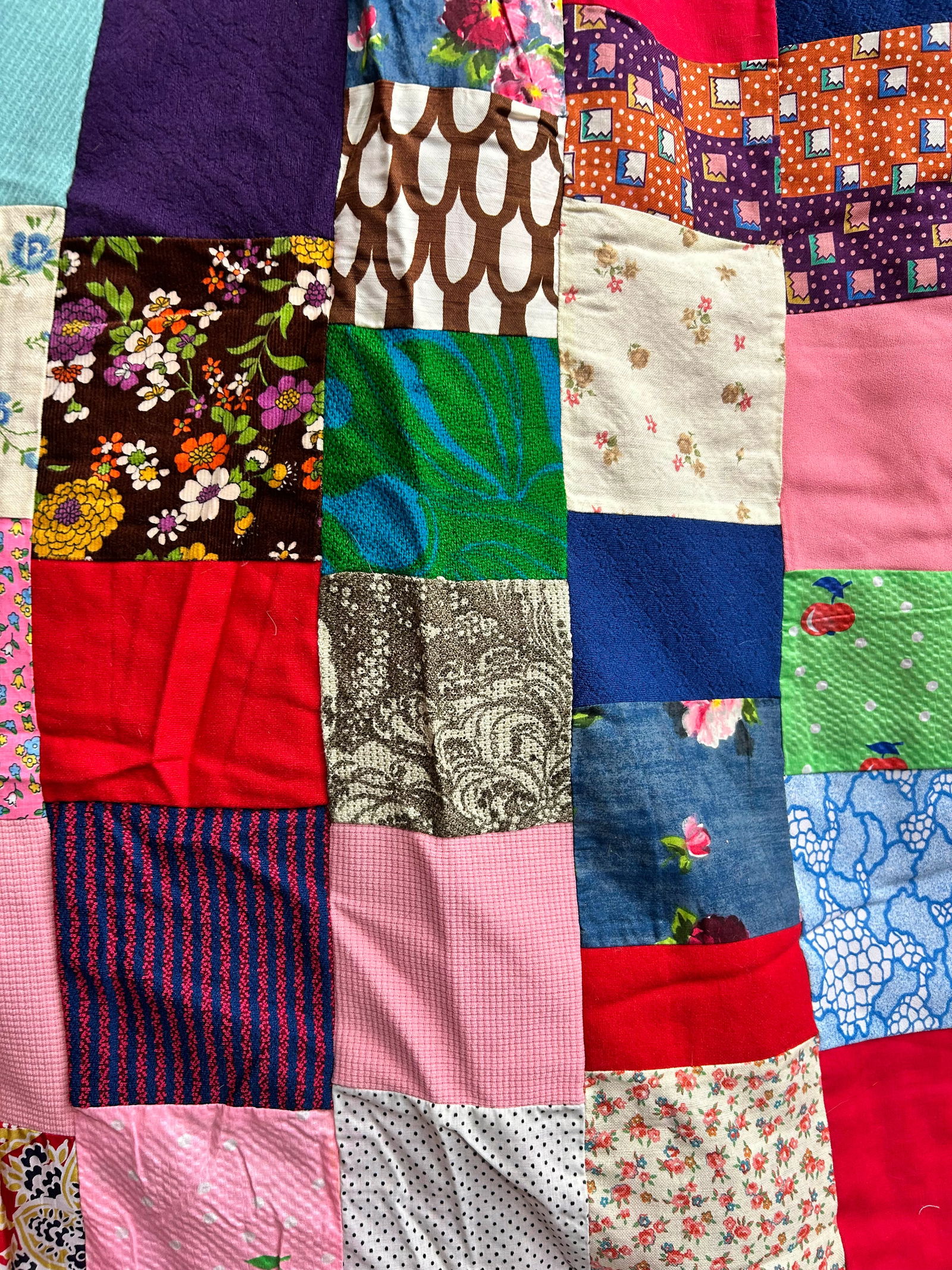 10' 4" x 10' 6" Patchwork Quilt. - 4