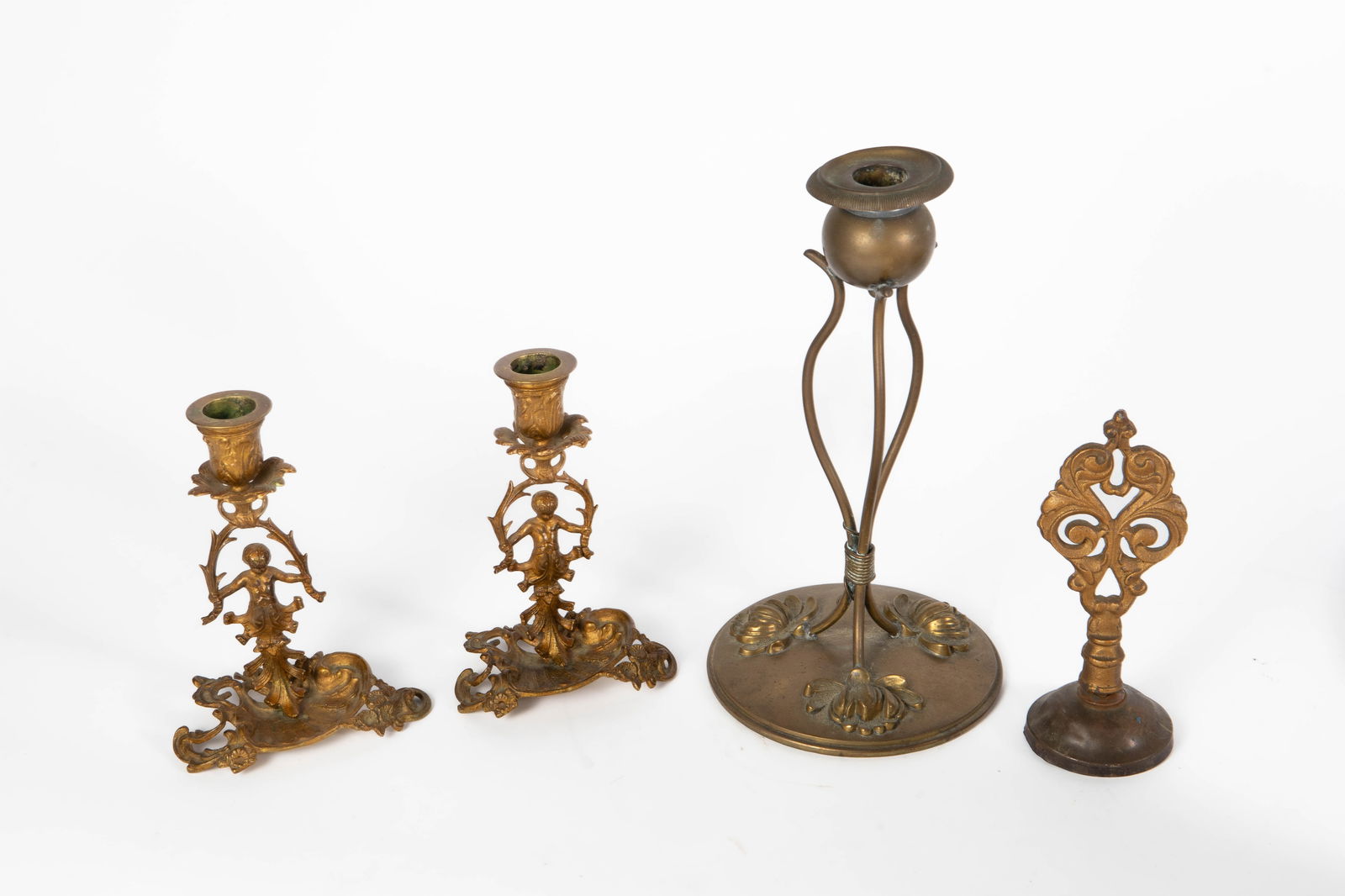 Lot: Plateau Mirrors, Clock, Candlestick. - 4