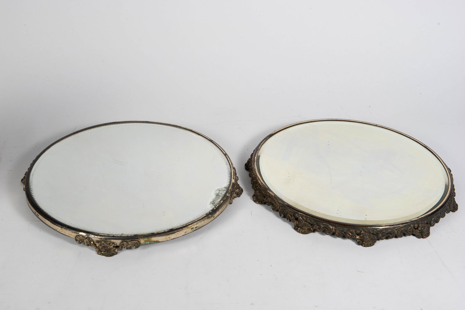 Lot: Plateau Mirrors, Clock, Candlestick. - 6