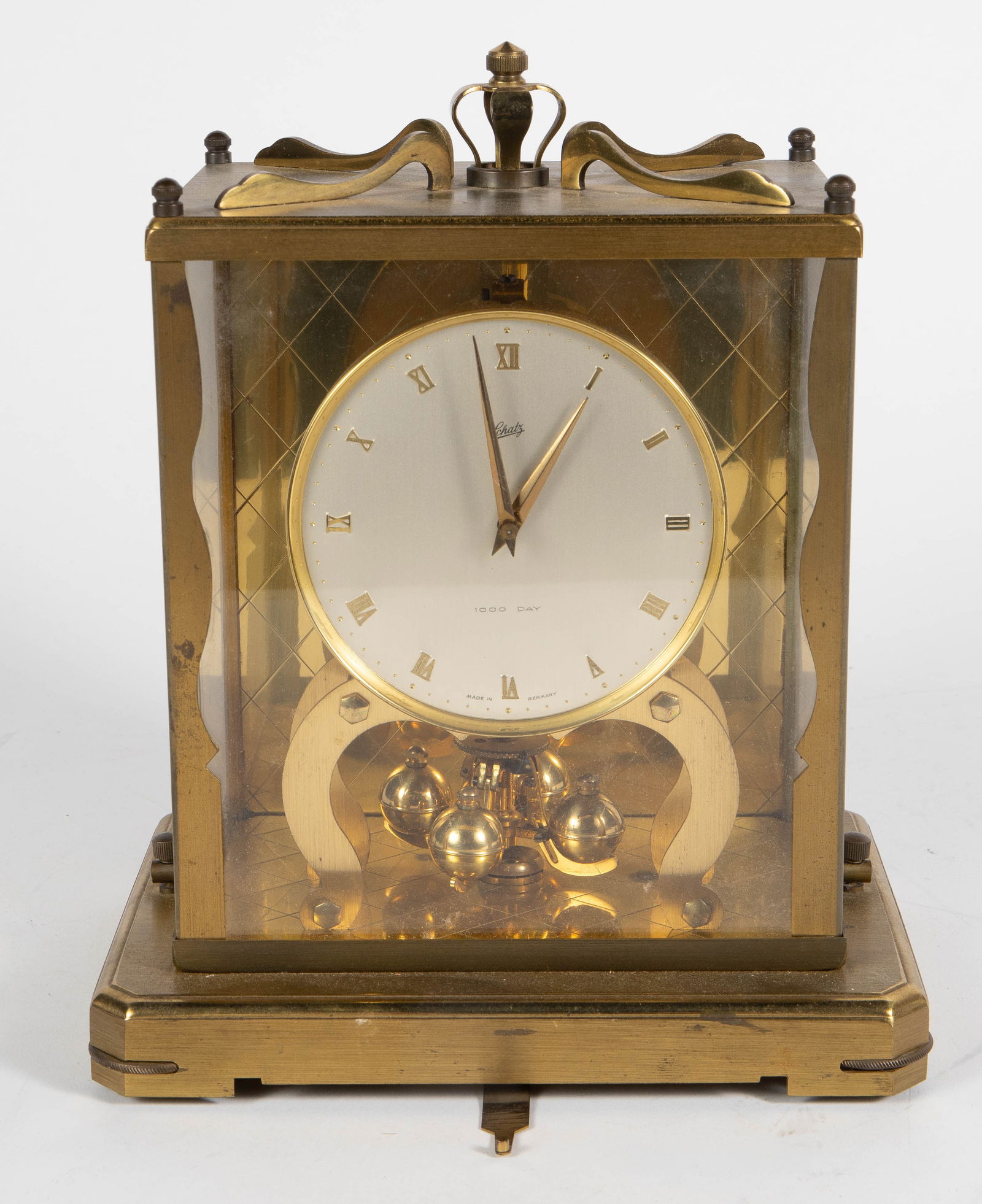 Lot: Plateau Mirrors, Clock, Candlestick. - 7