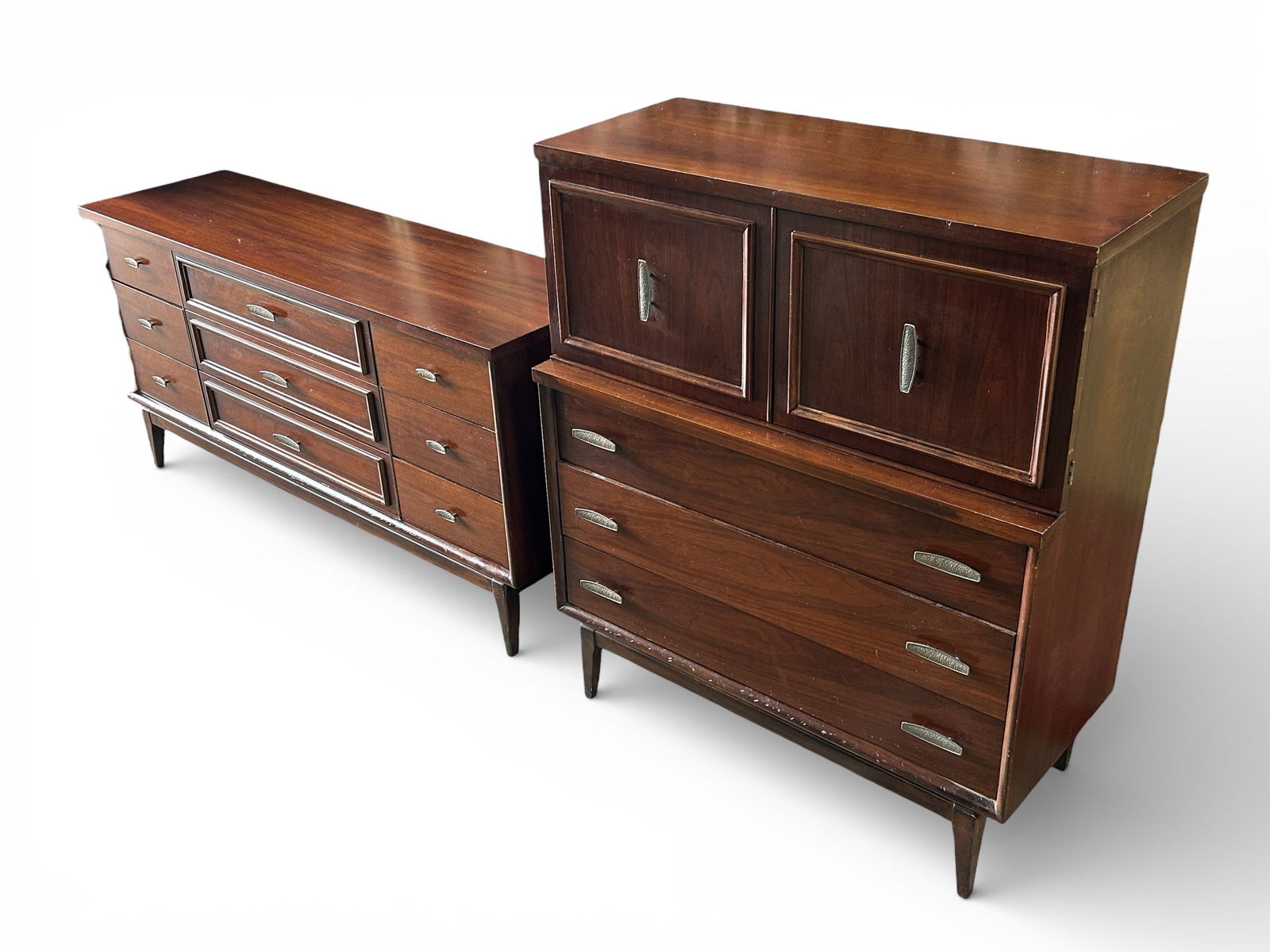 Mid-Century Modern Walnut Chest & Dresser.: The gentleman's chest has two upper doors with two interior drawers, and three lower drawers. The matching dresser has nine drawers. Both pieces have metal hardware. There are some scratches and