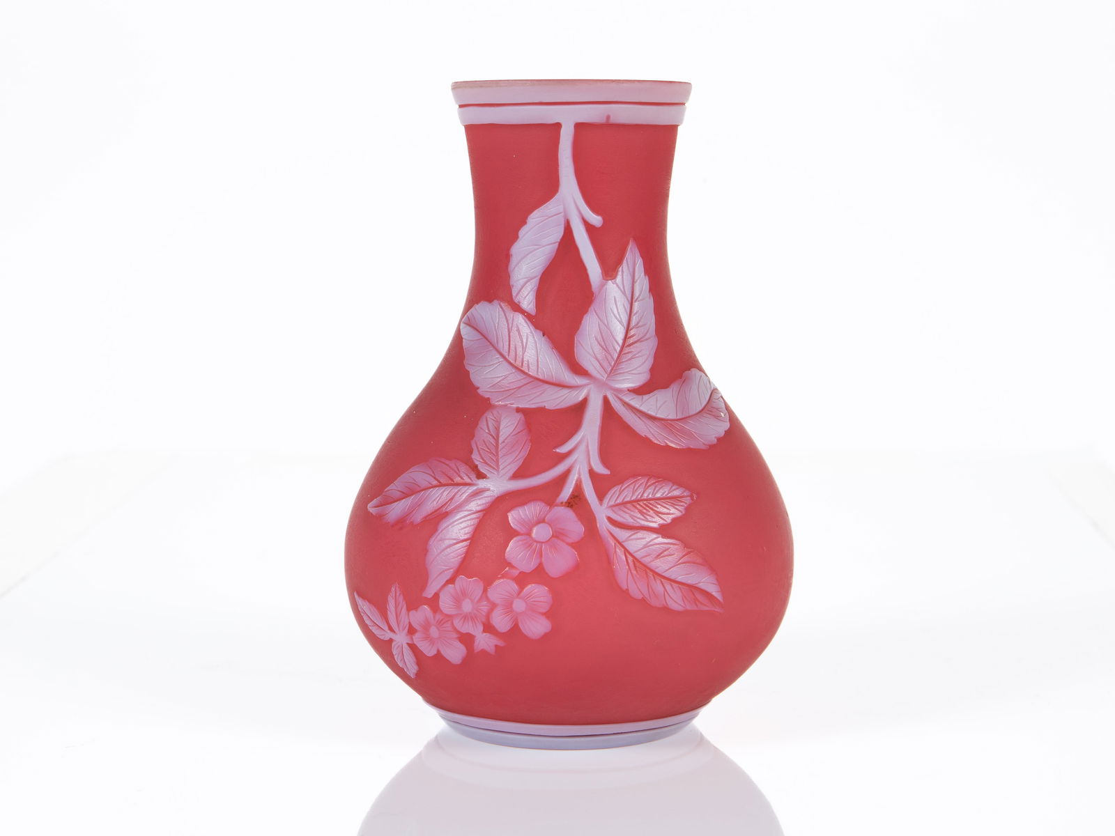 Attributed to Thomas Webb Cameo Glass Flower Vase. (1 of 4)