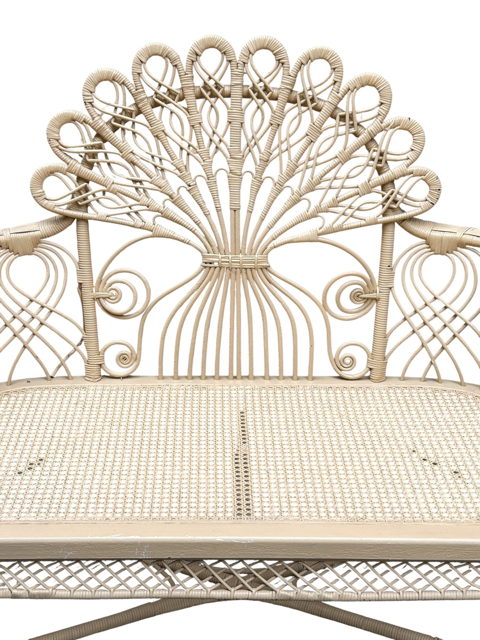 Peacock Style Wicker Loveseat. - 3