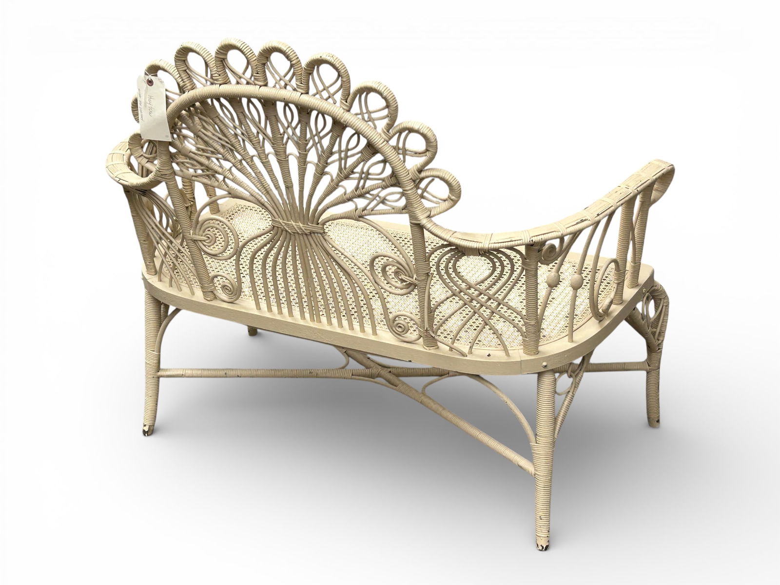 Peacock Style Wicker Loveseat. - 4
