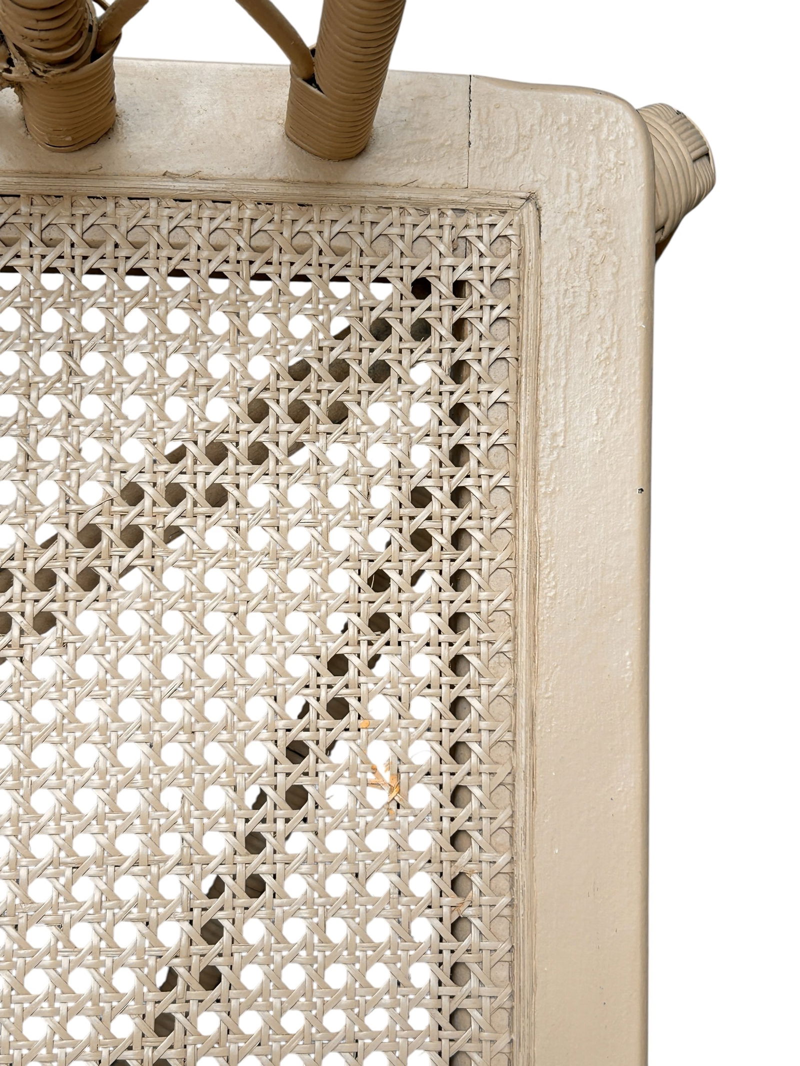 Peacock Style Wicker Loveseat. - 5