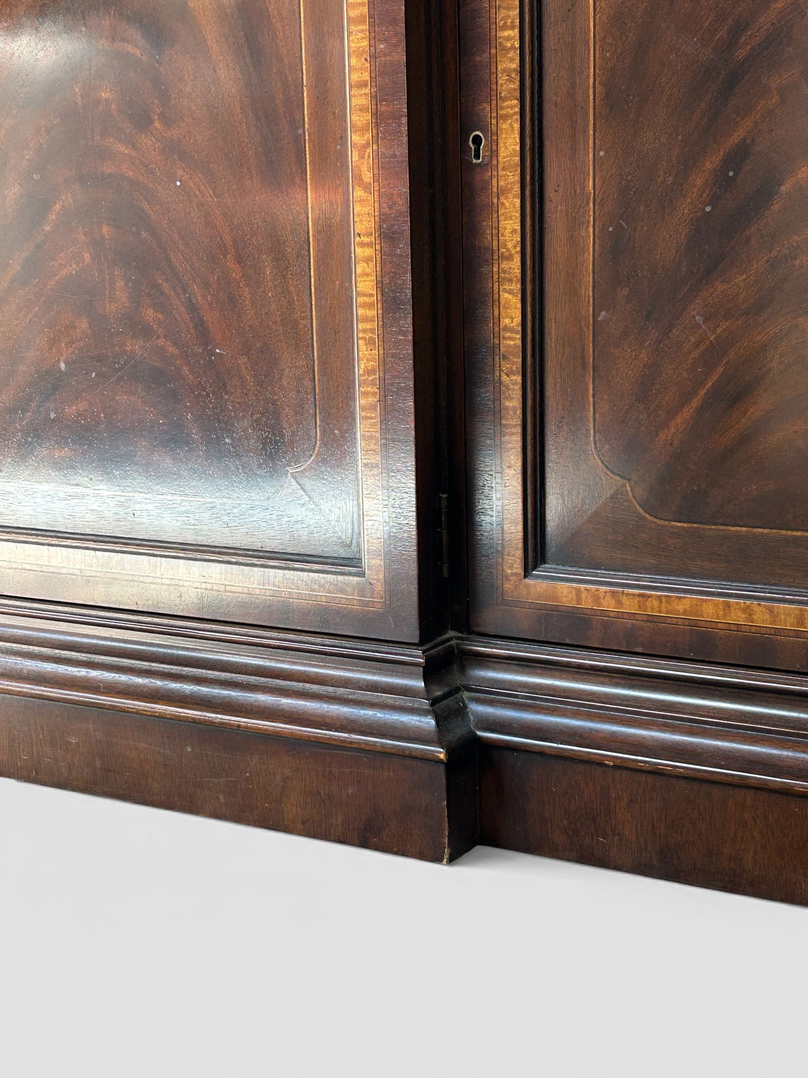 Drexel Heritage Mahogany Breakfront. - 4