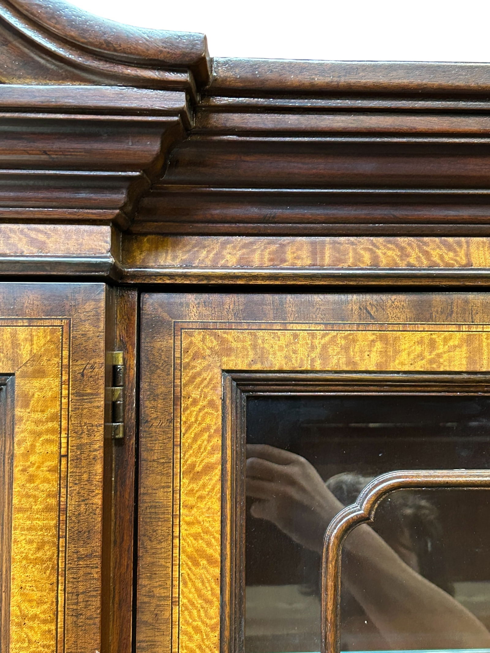 Drexel Heritage Mahogany Breakfront. - 6