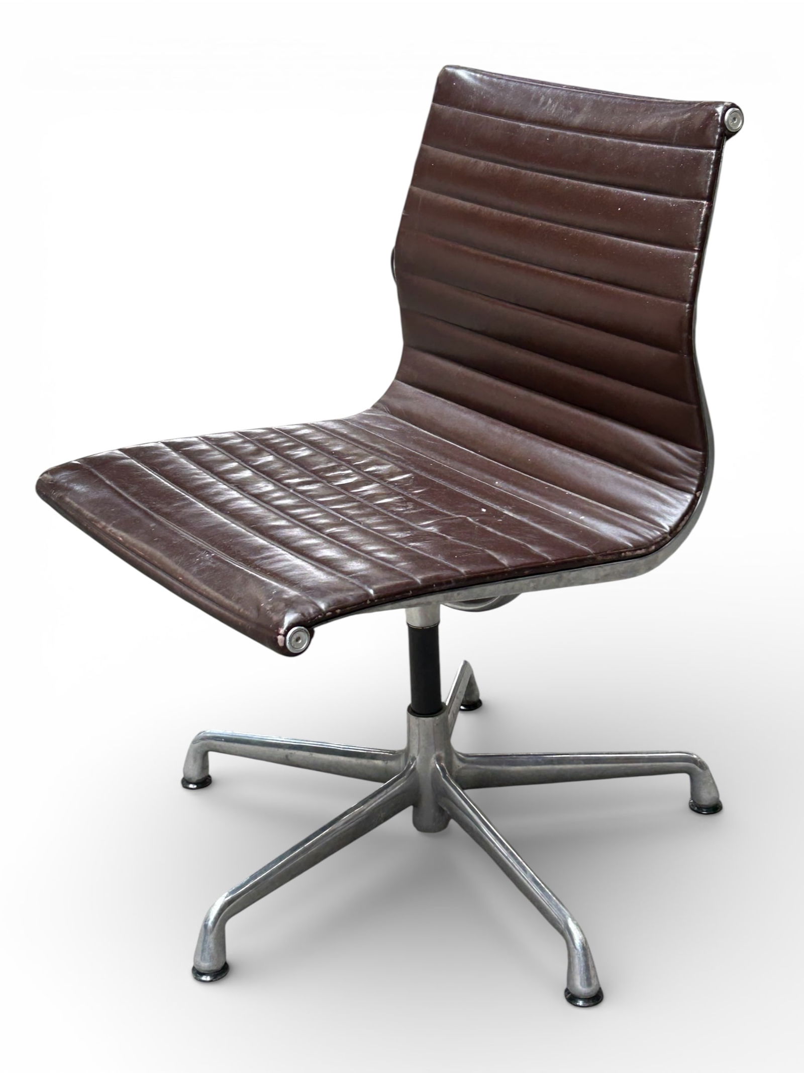 Eames Aluminum Group Leather Office Chair. (1 of 12)