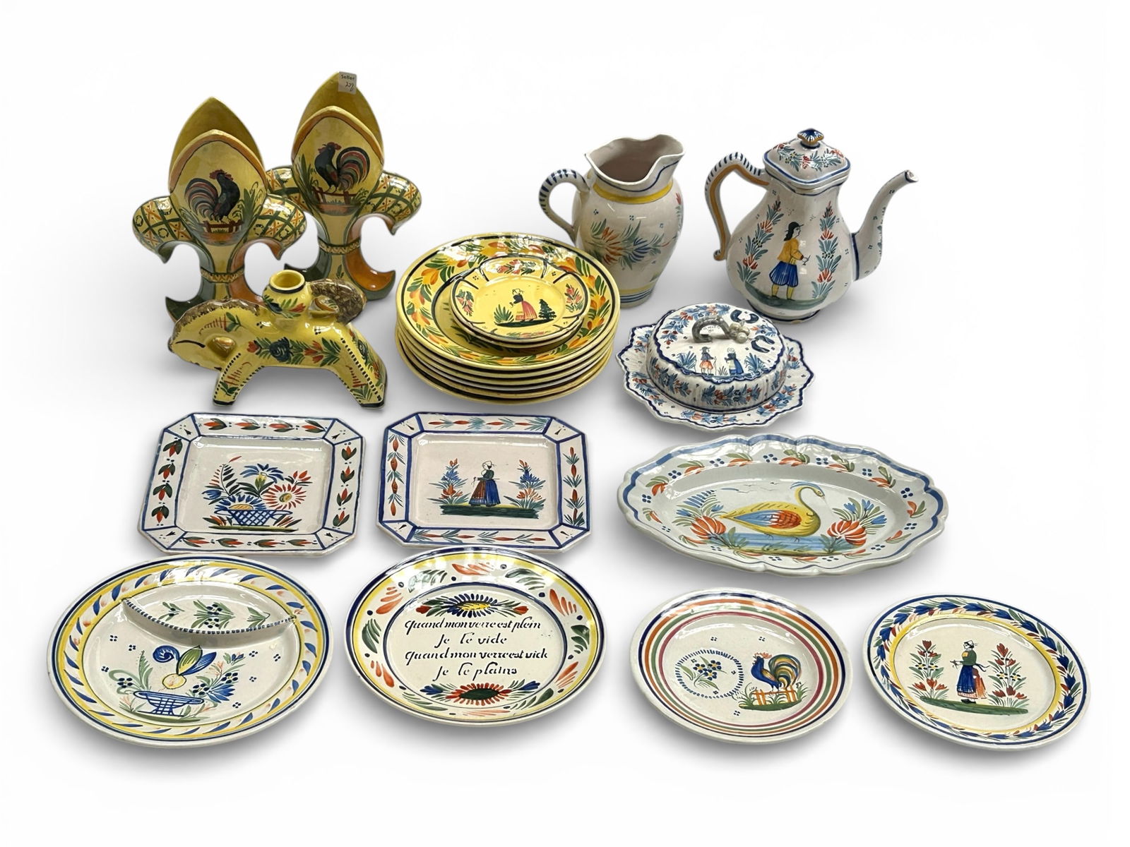 21 Pieces of Henriot Quimper France Tableware. (1 of 17)