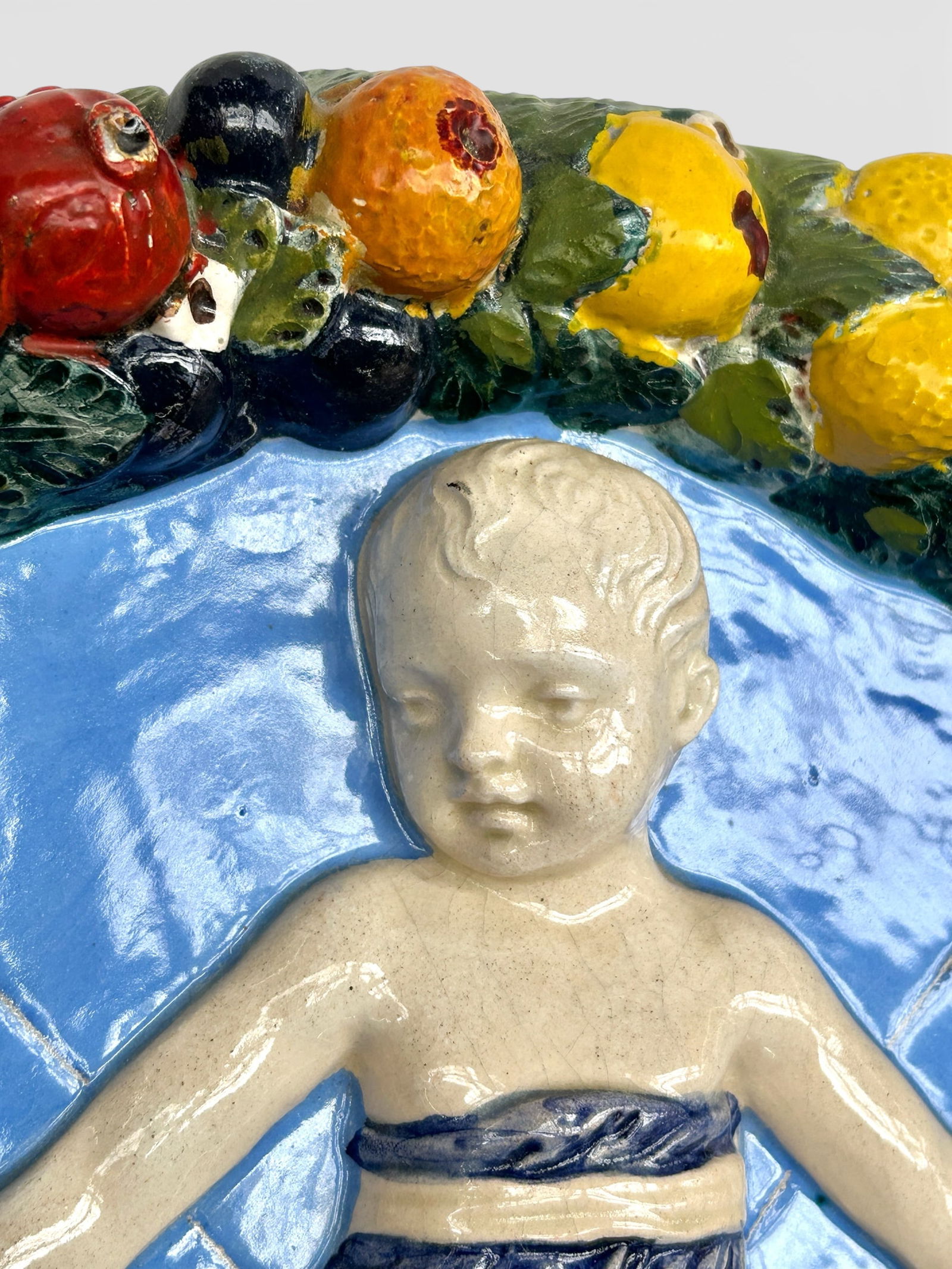Della Robbia Tondo Plaque. - 2