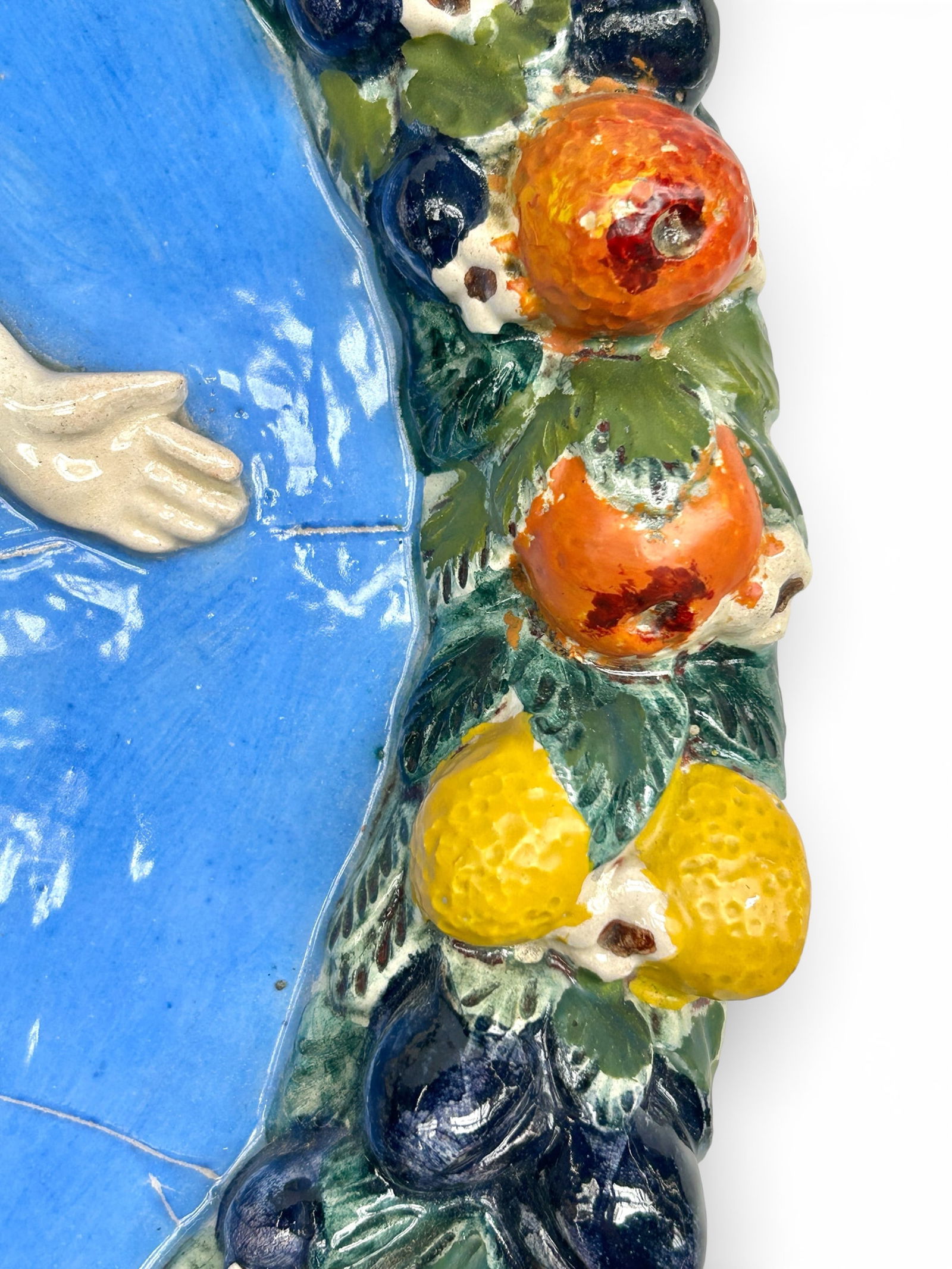 Della Robbia Tondo Plaque. - 3