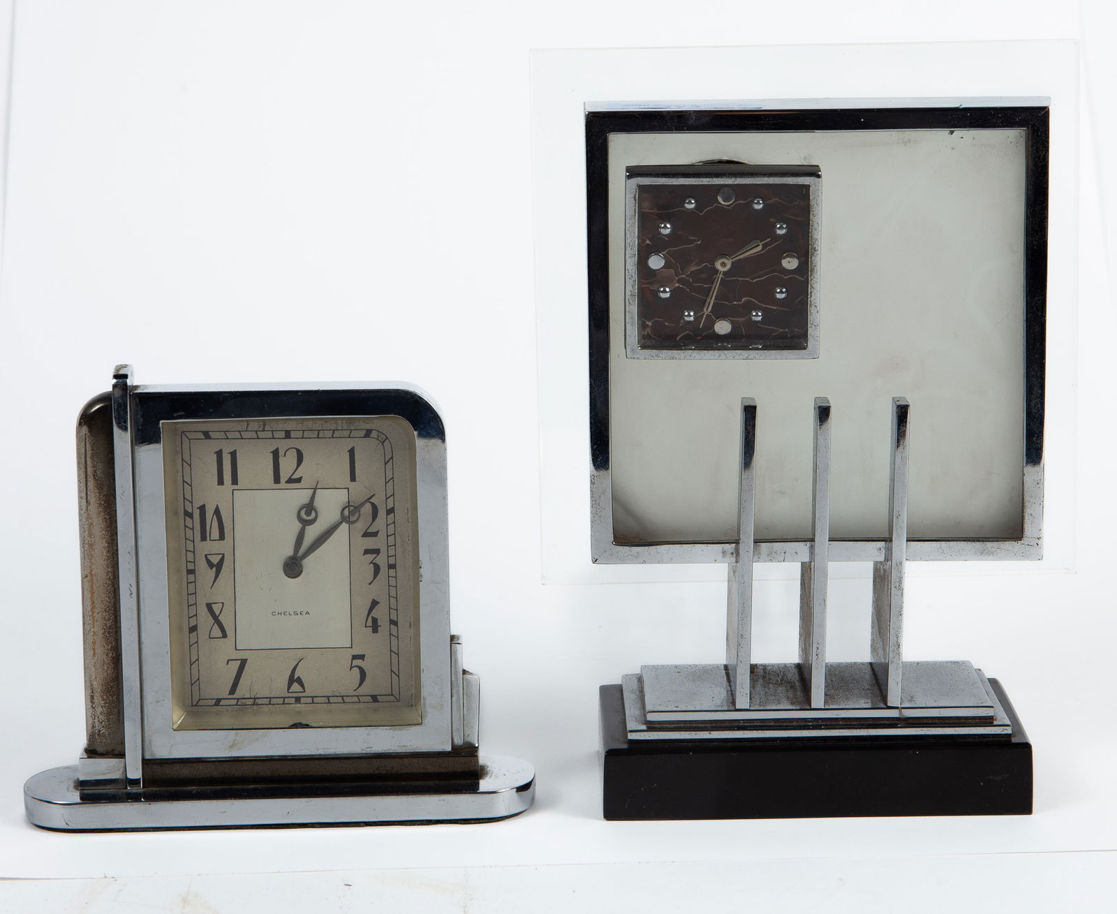 Lot of 2 Chrome Art Deco Desk Clocks. (1 of 7)