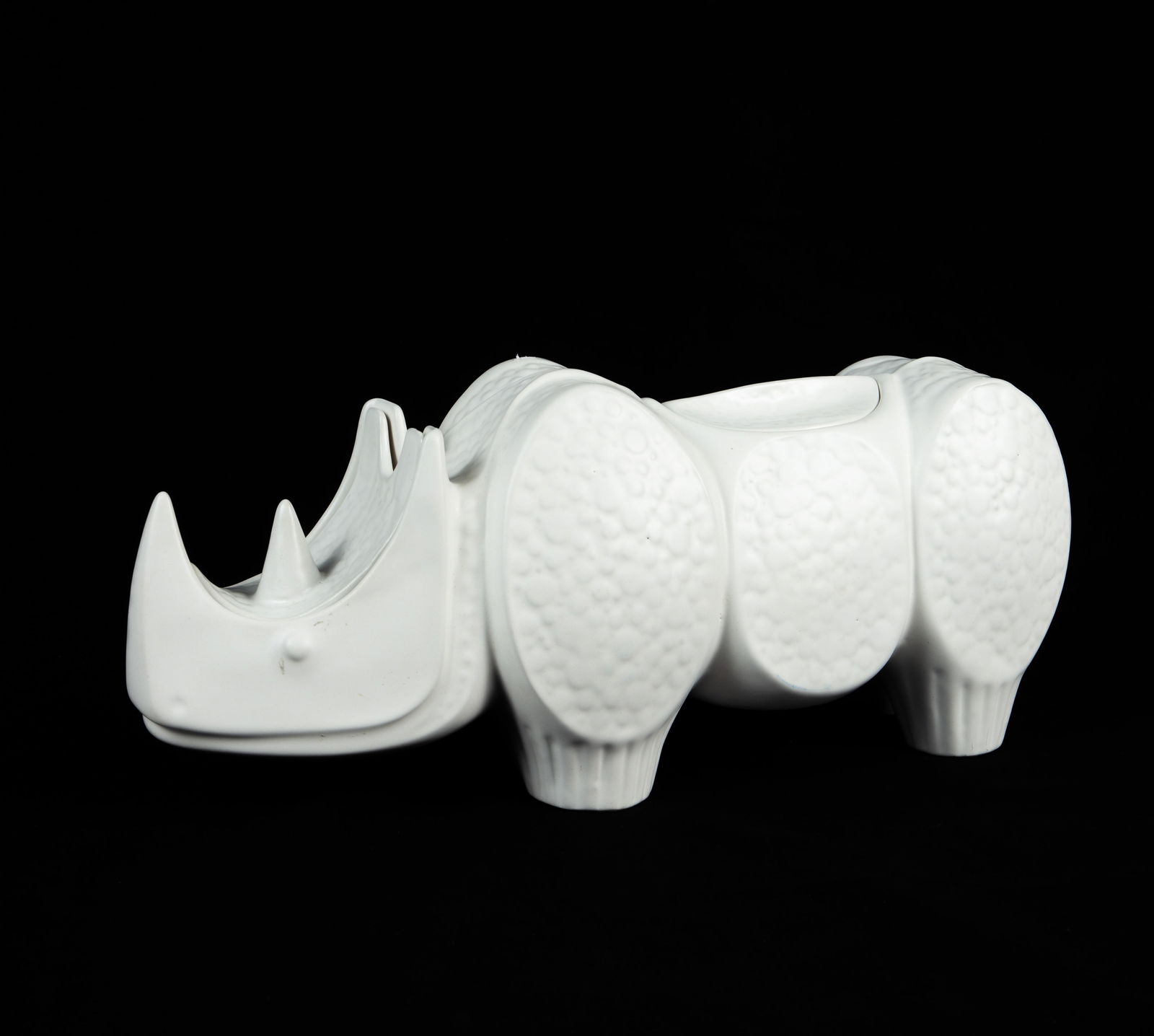 Jonathan Adler White Rhinoceros Pottery Jar. (1 of 7)